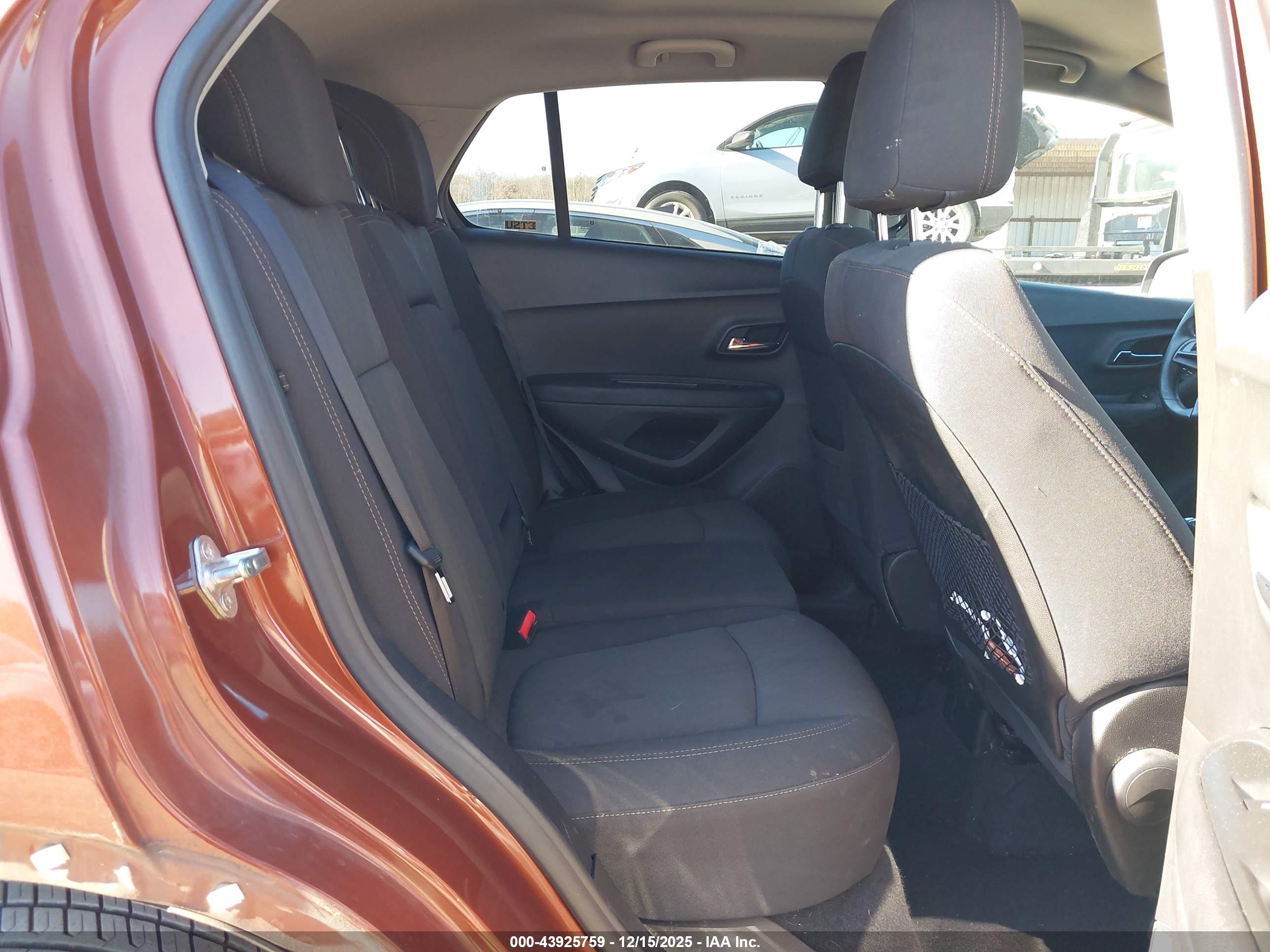 CHEVROLET TRAX image 8