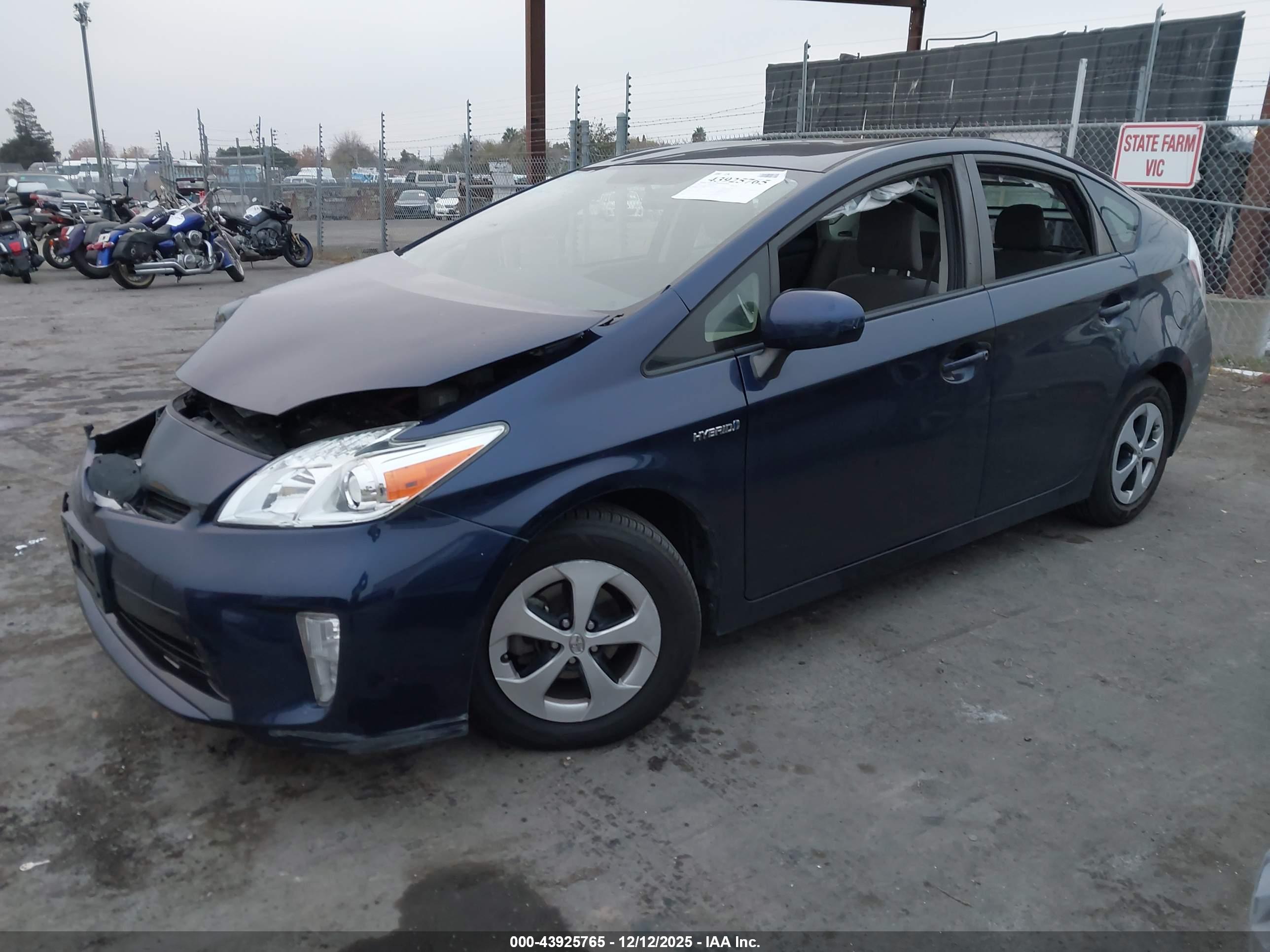 TOYOTA PRIUS image 2