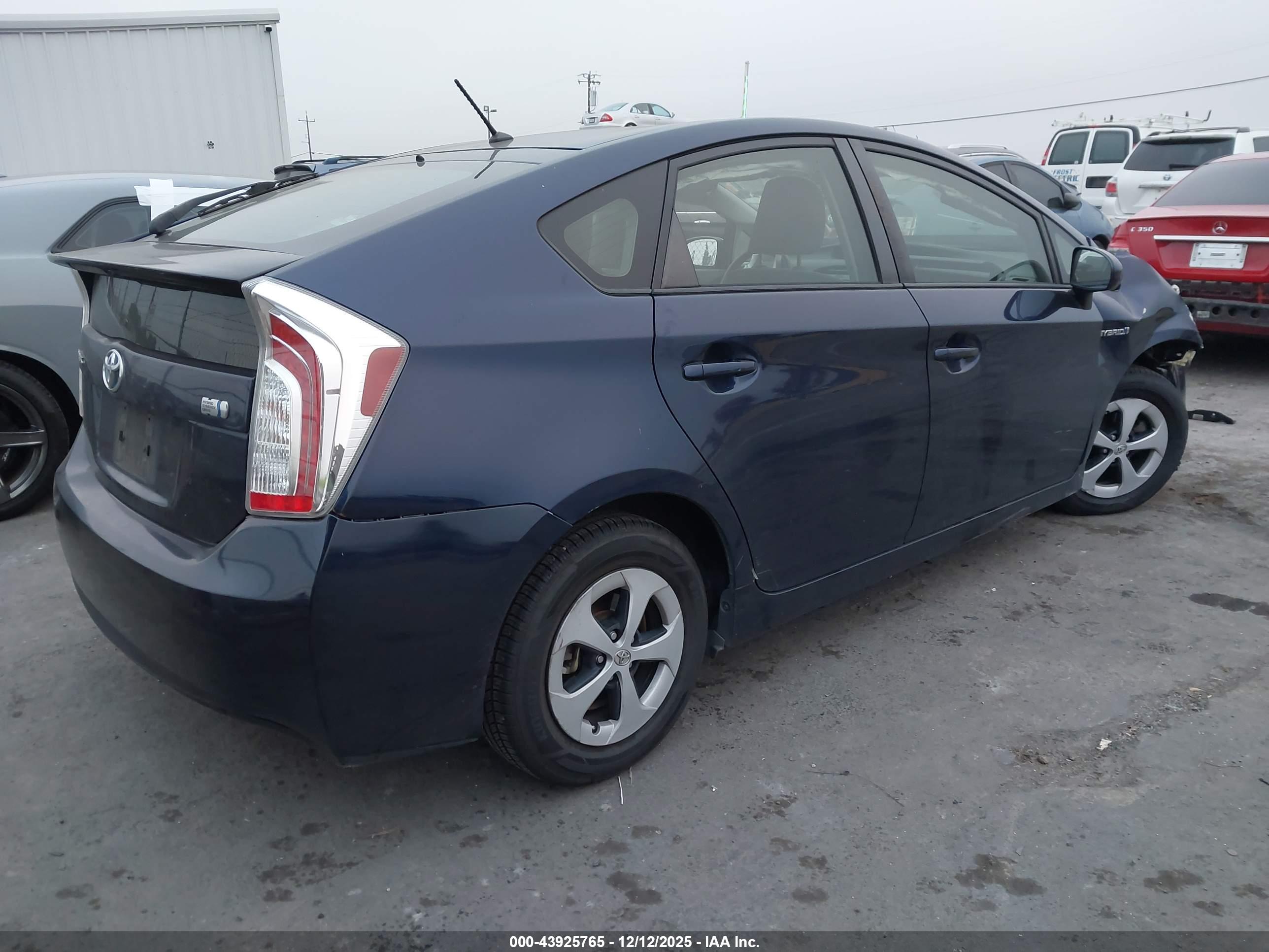TOYOTA PRIUS image 4