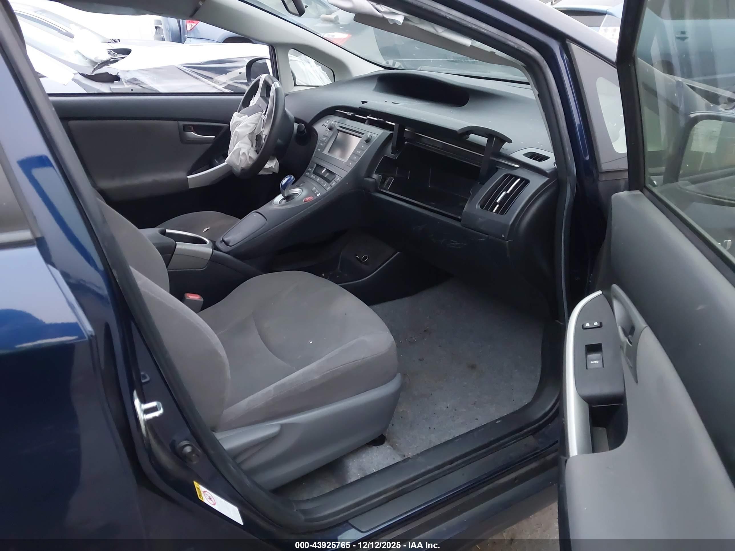 TOYOTA PRIUS image 5
