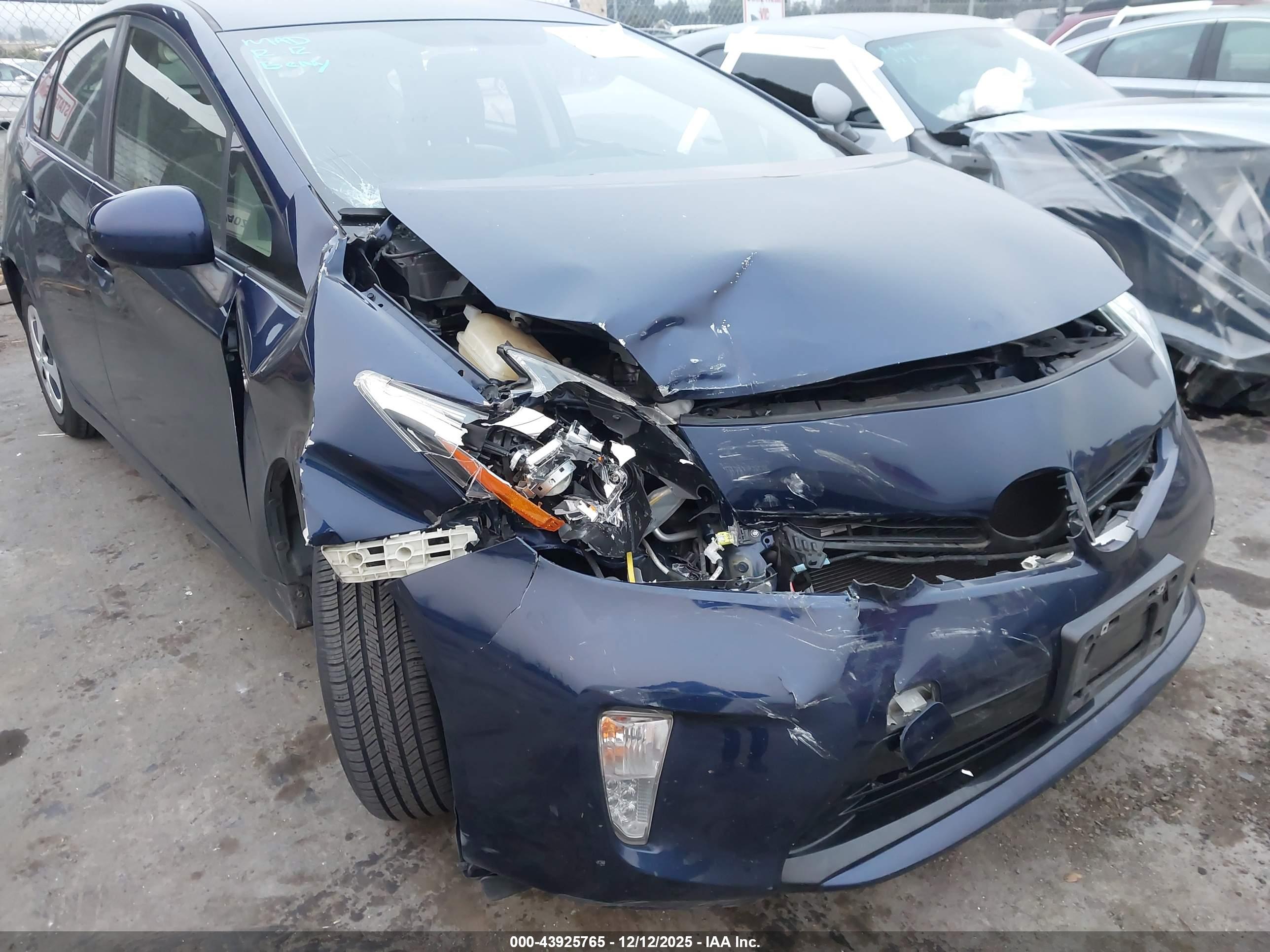 TOYOTA PRIUS image 6