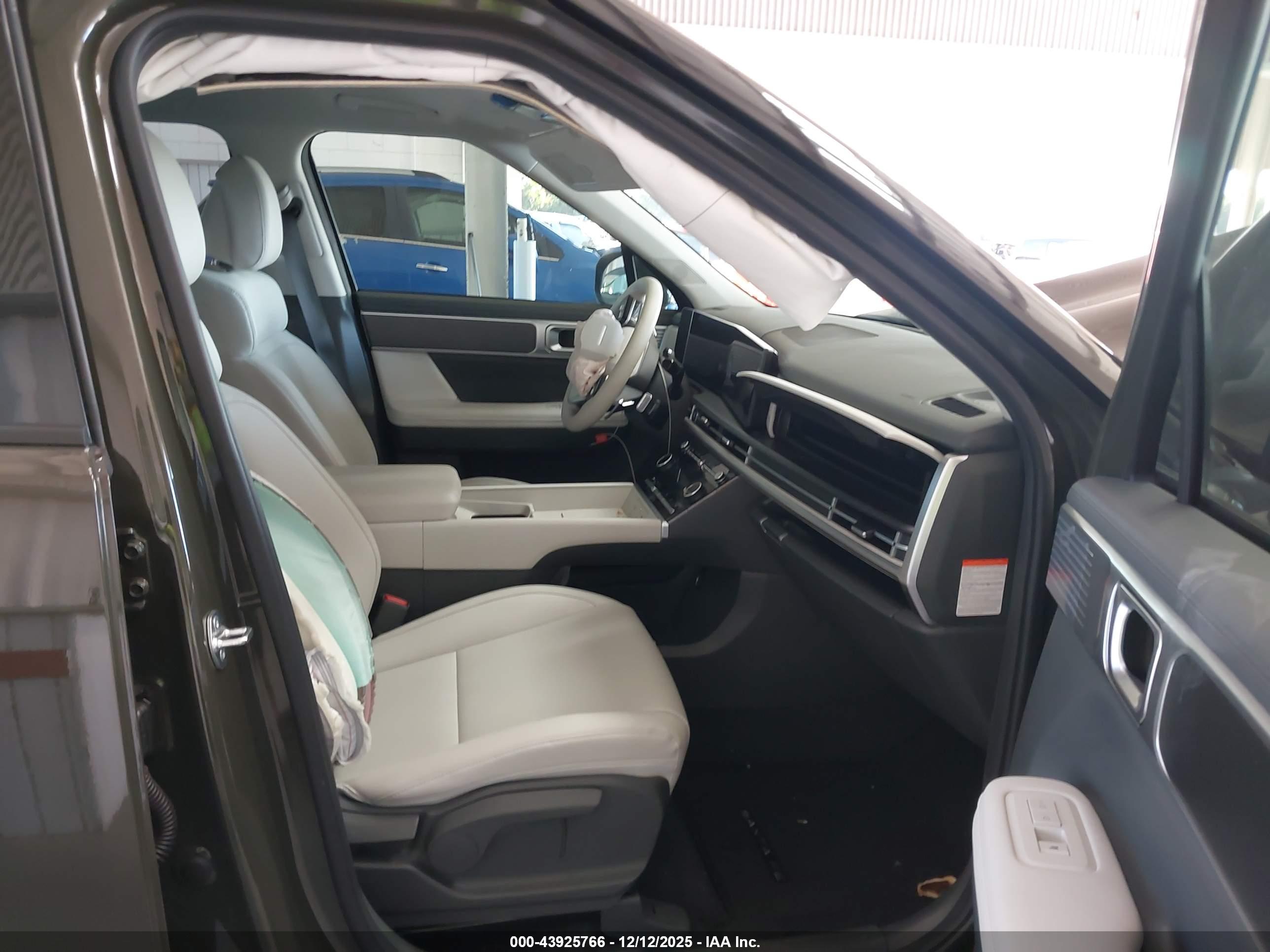 HYUNDAI SANTA image 5