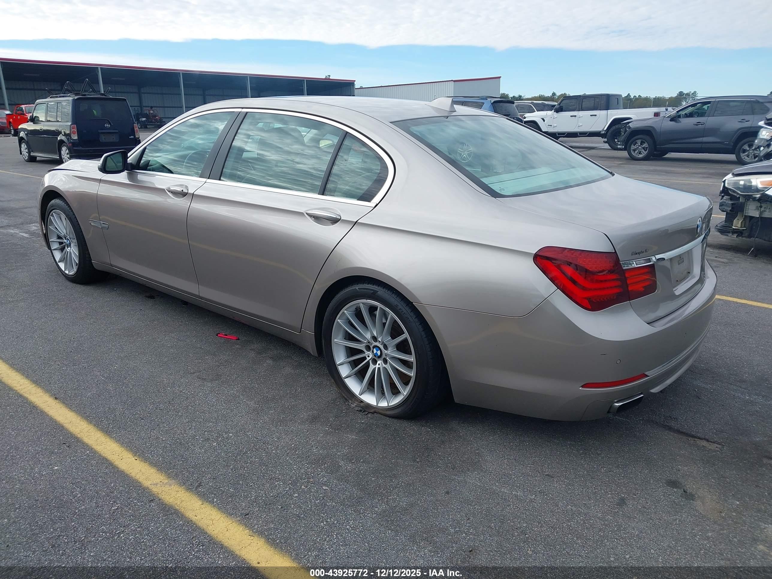 BMW 750LI image 3
