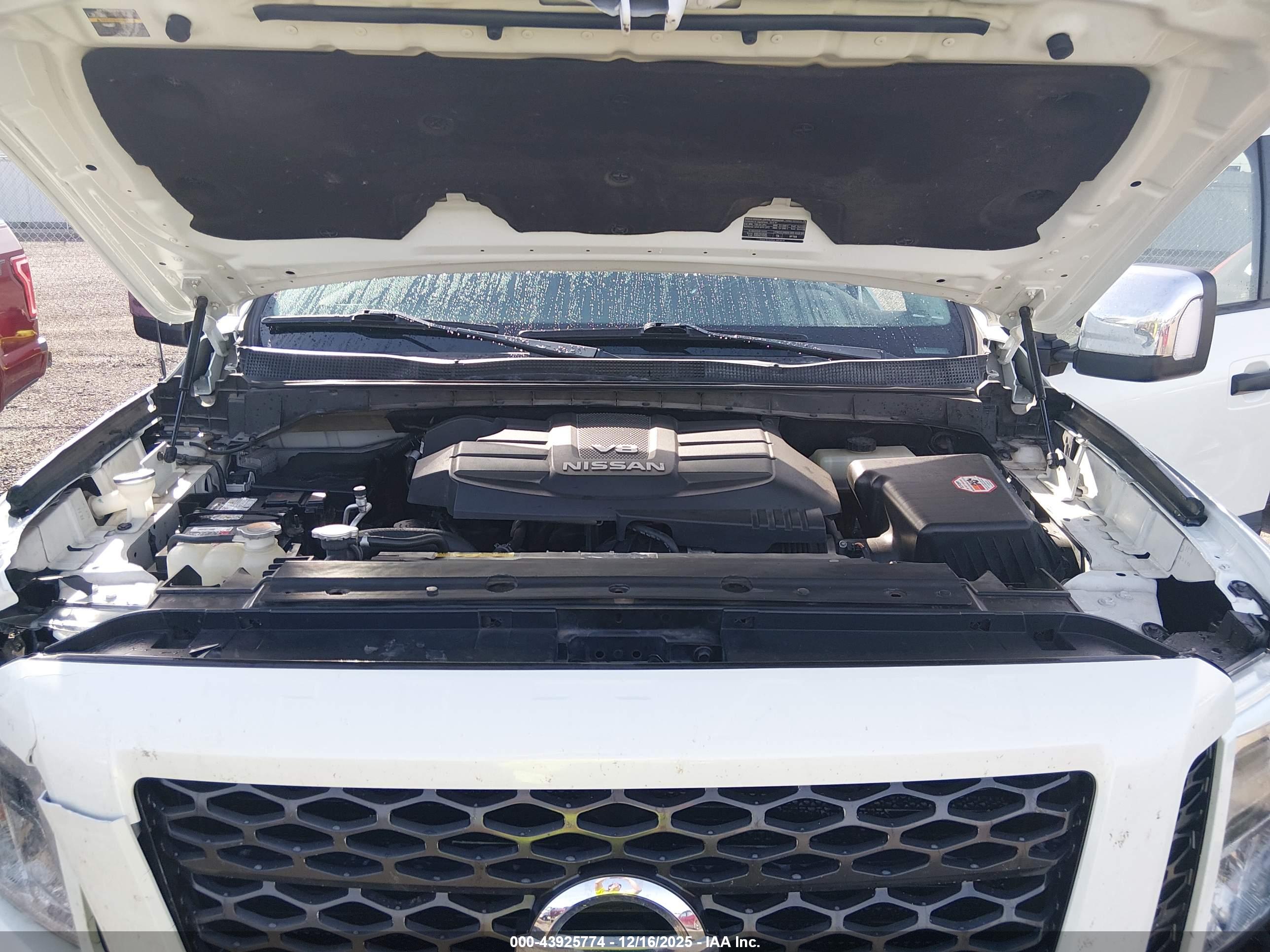 NISSAN TITAN image 10