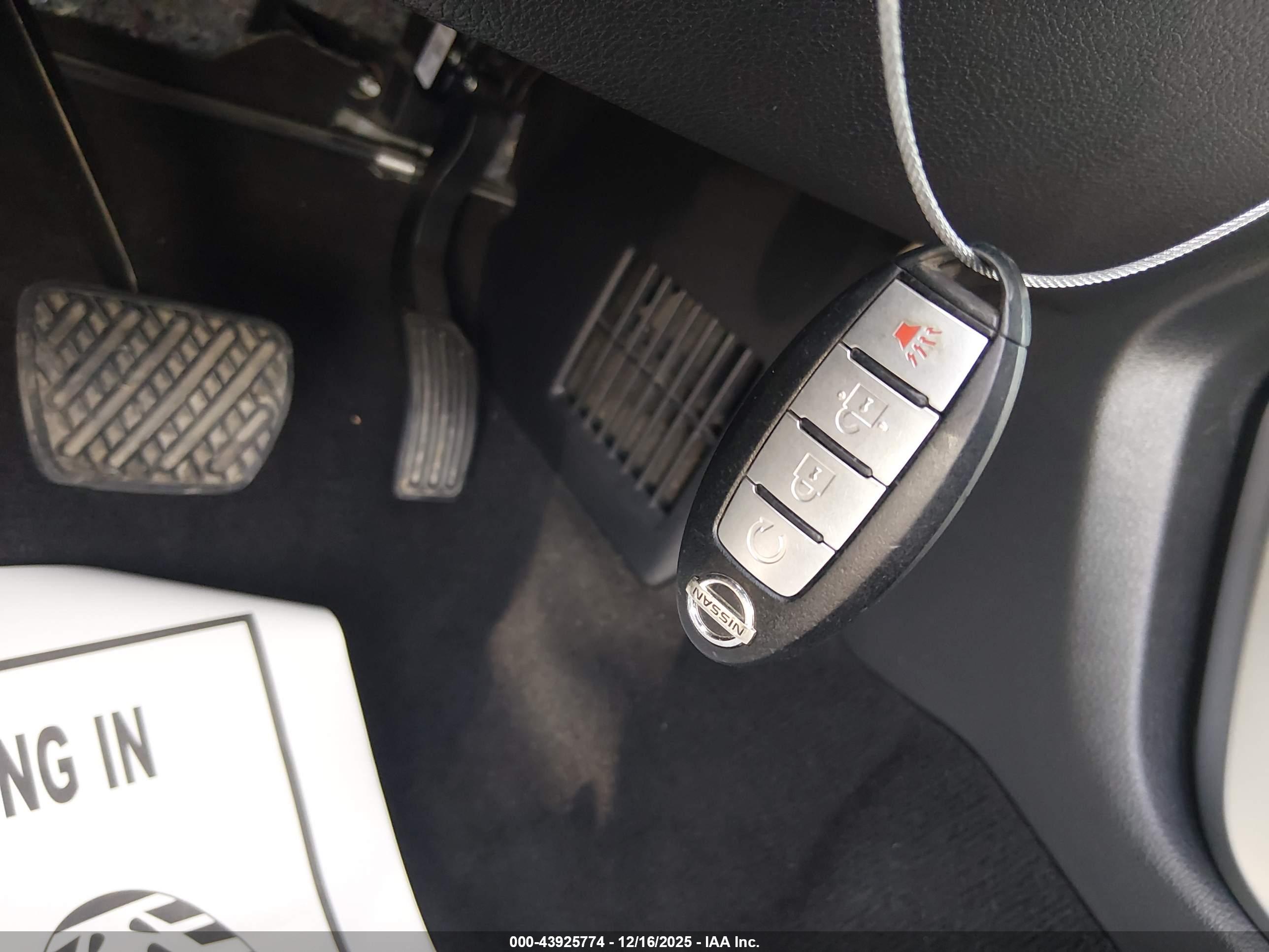 NISSAN TITAN image 11