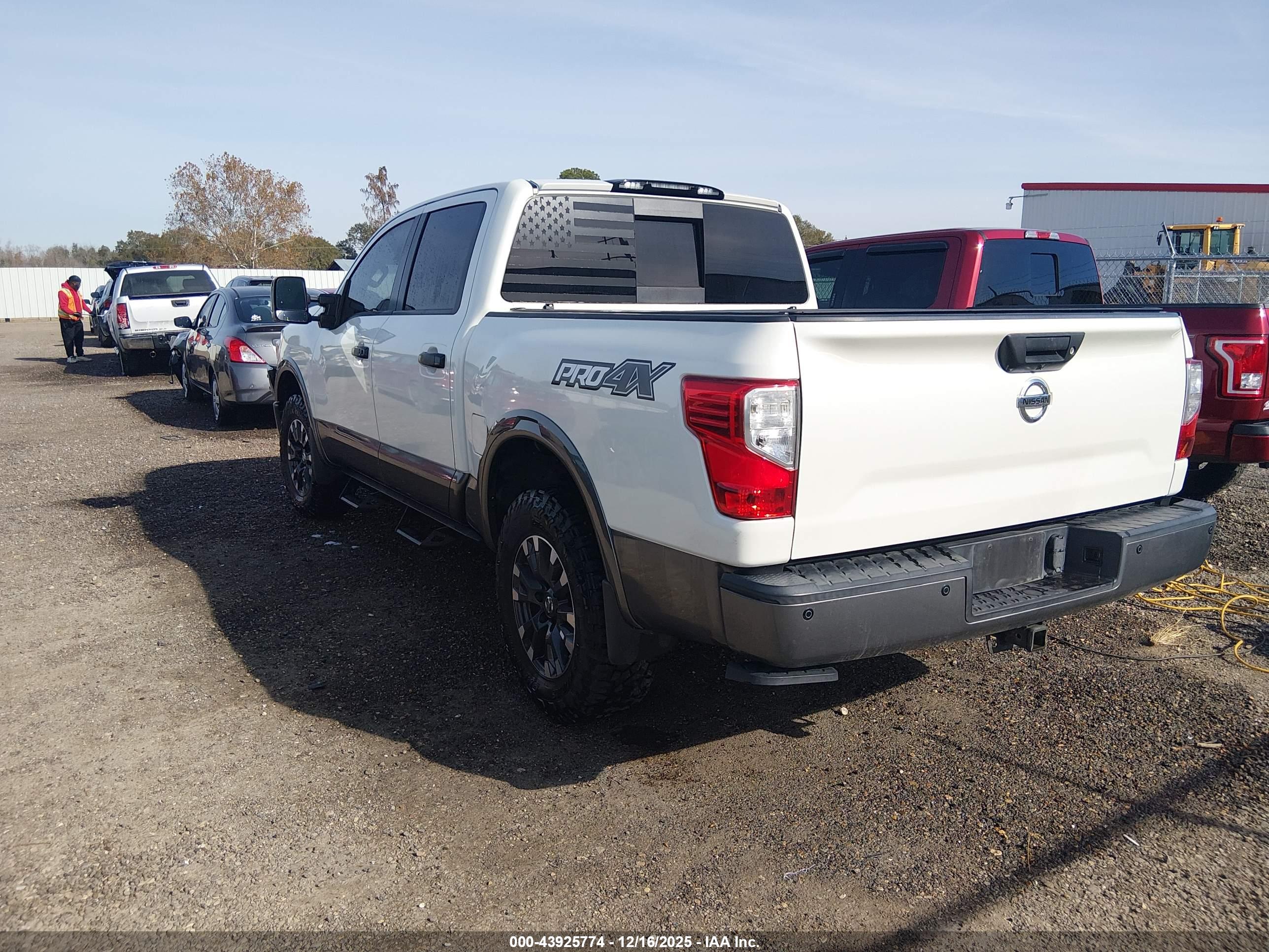 NISSAN TITAN image 3