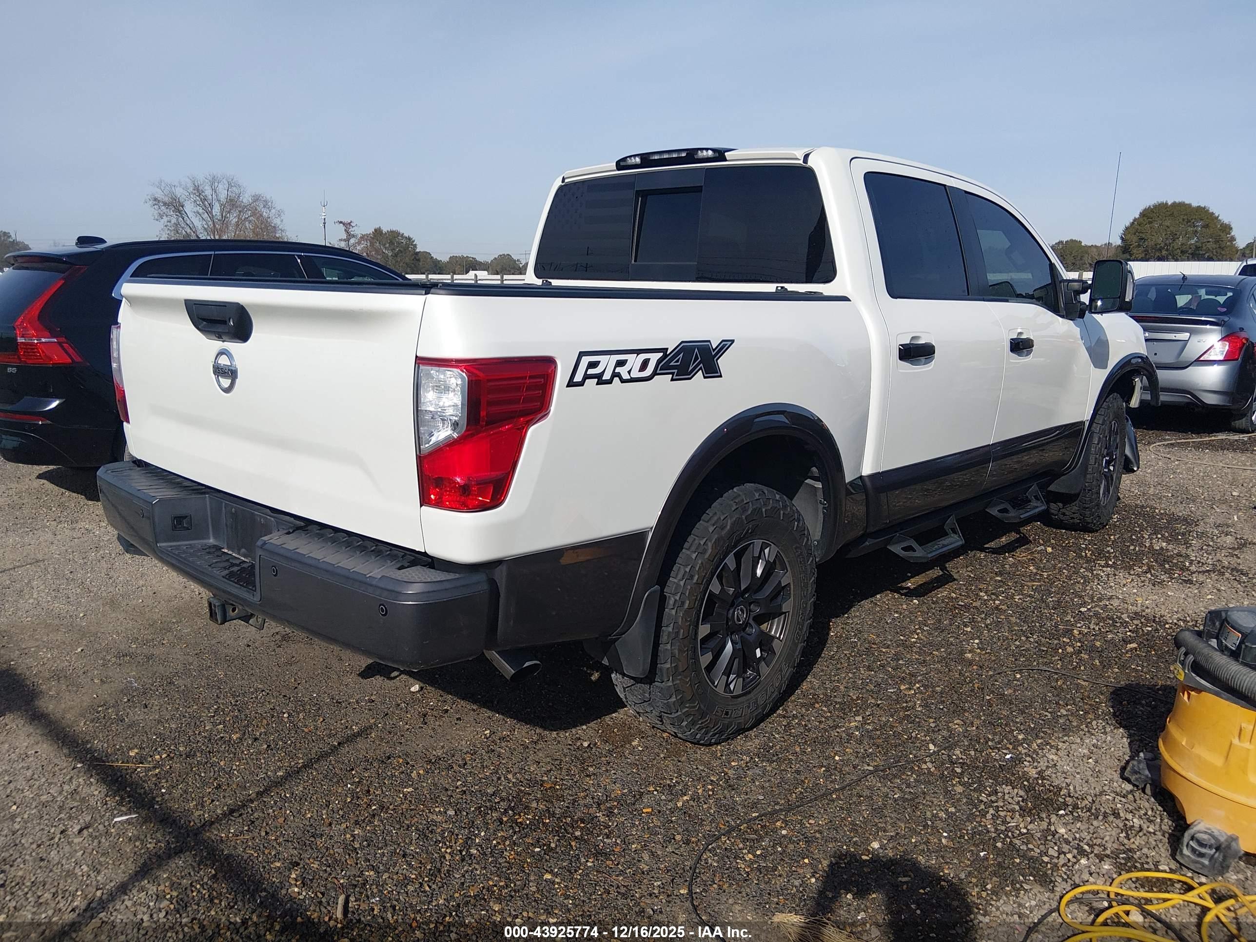 NISSAN TITAN image 4