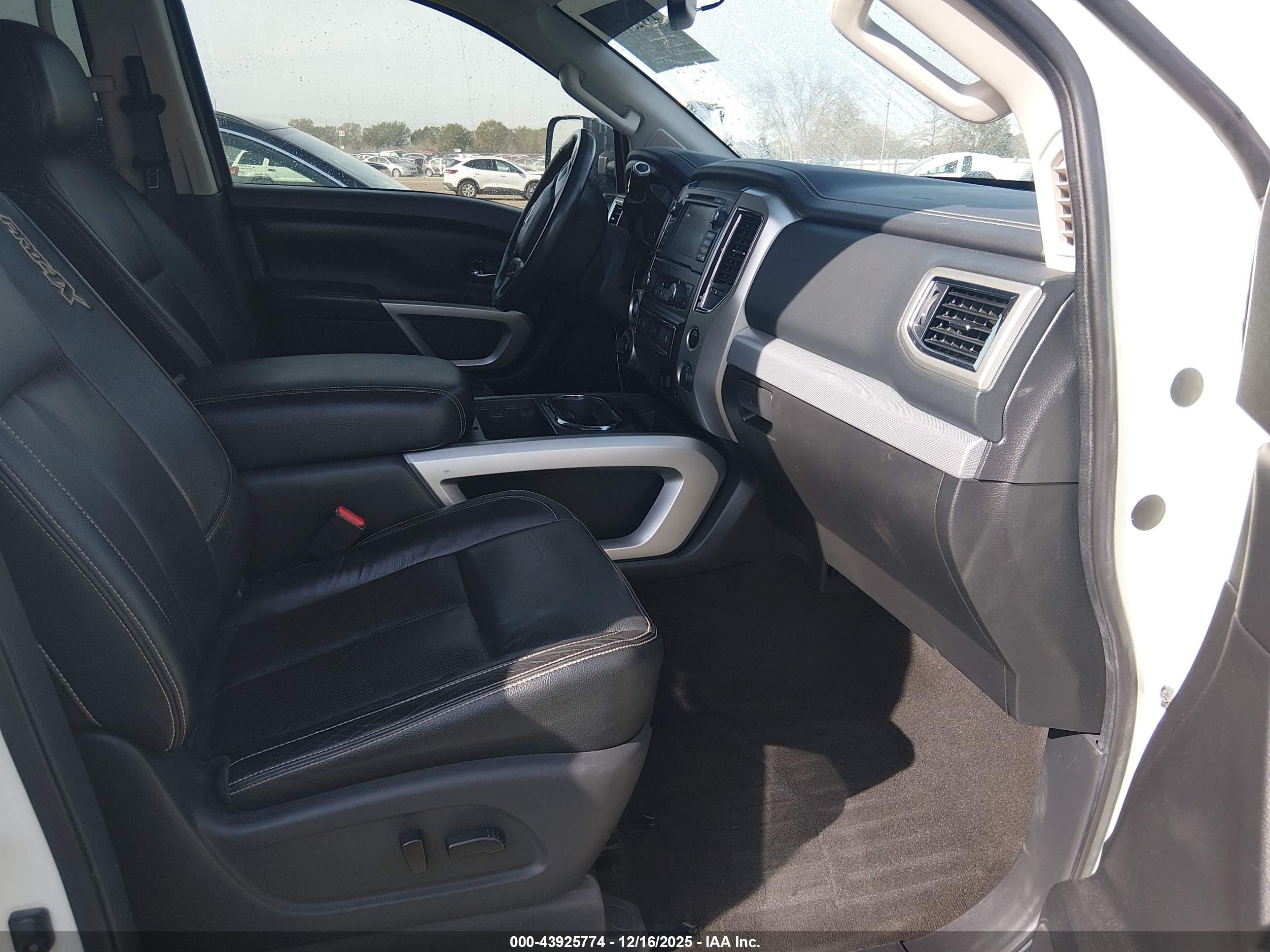 NISSAN TITAN image 5