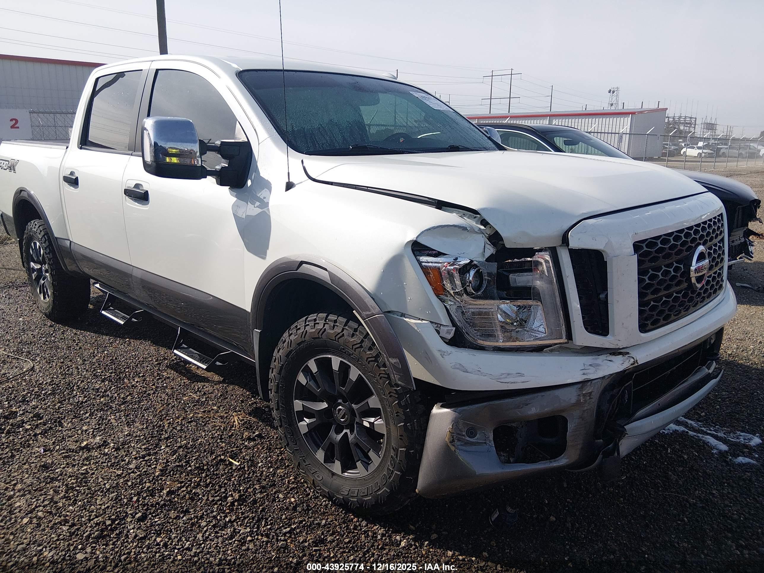 NISSAN TITAN image 6