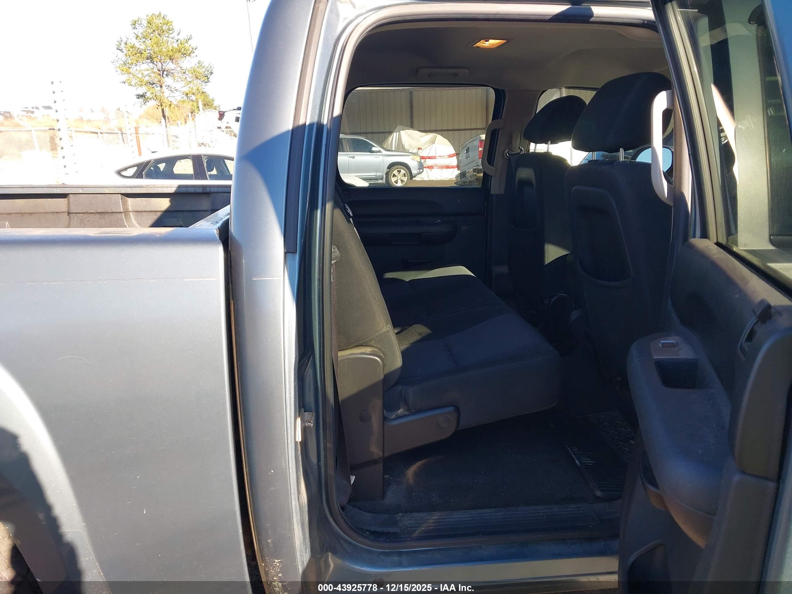 GMC SIERRA image 8