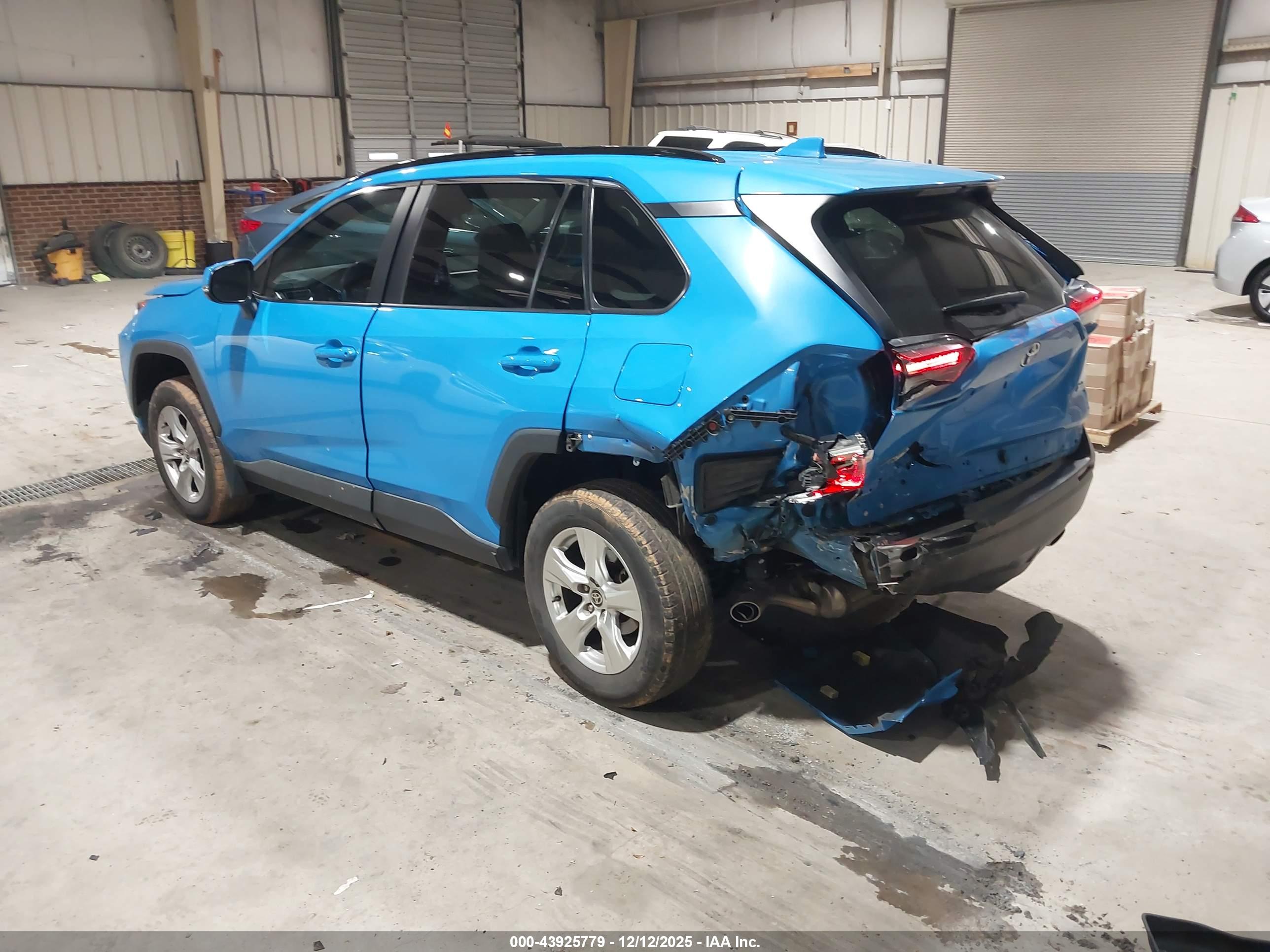 TOYOTA RAV4 image 3