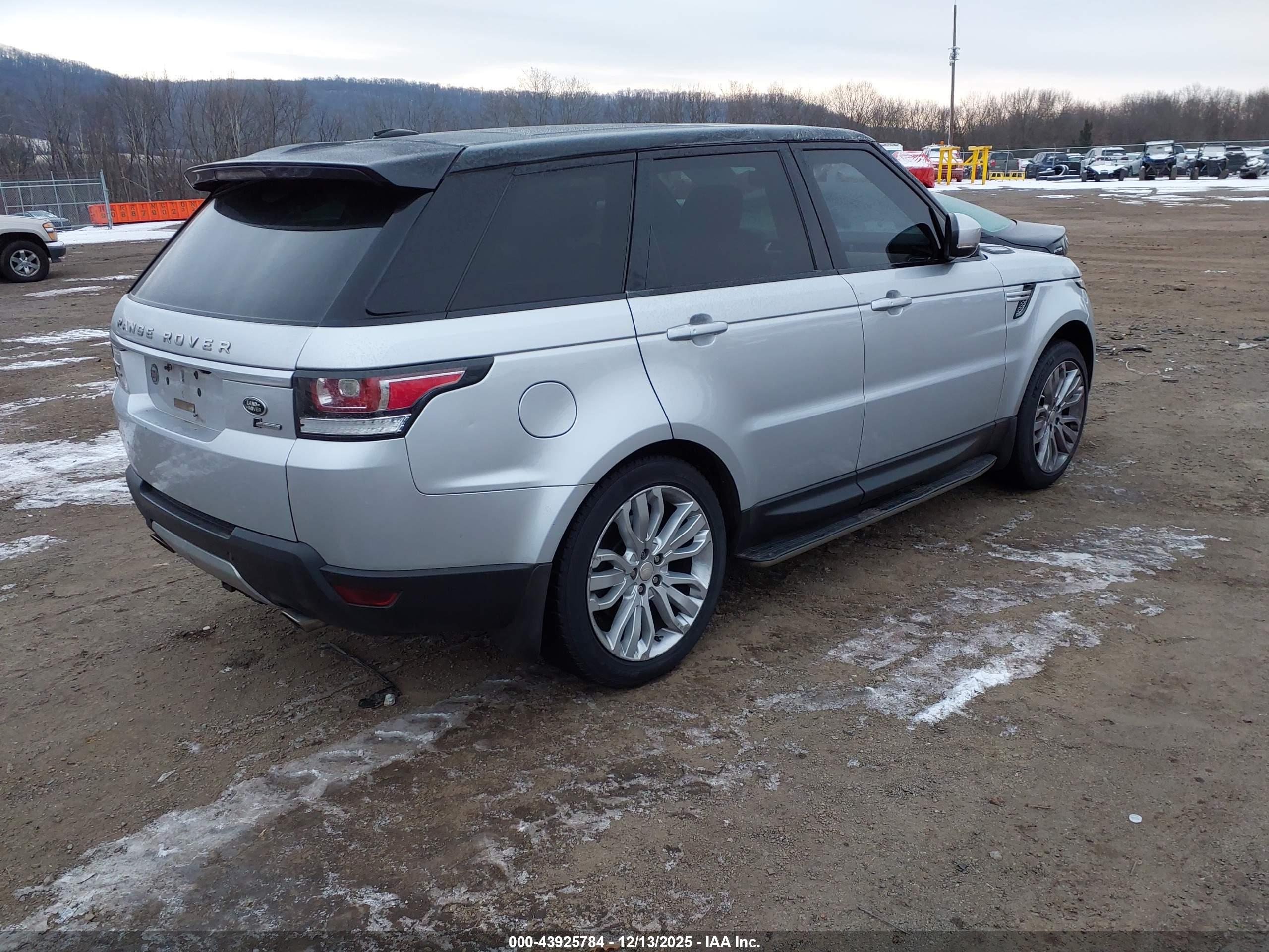 LAND ROVER image 4