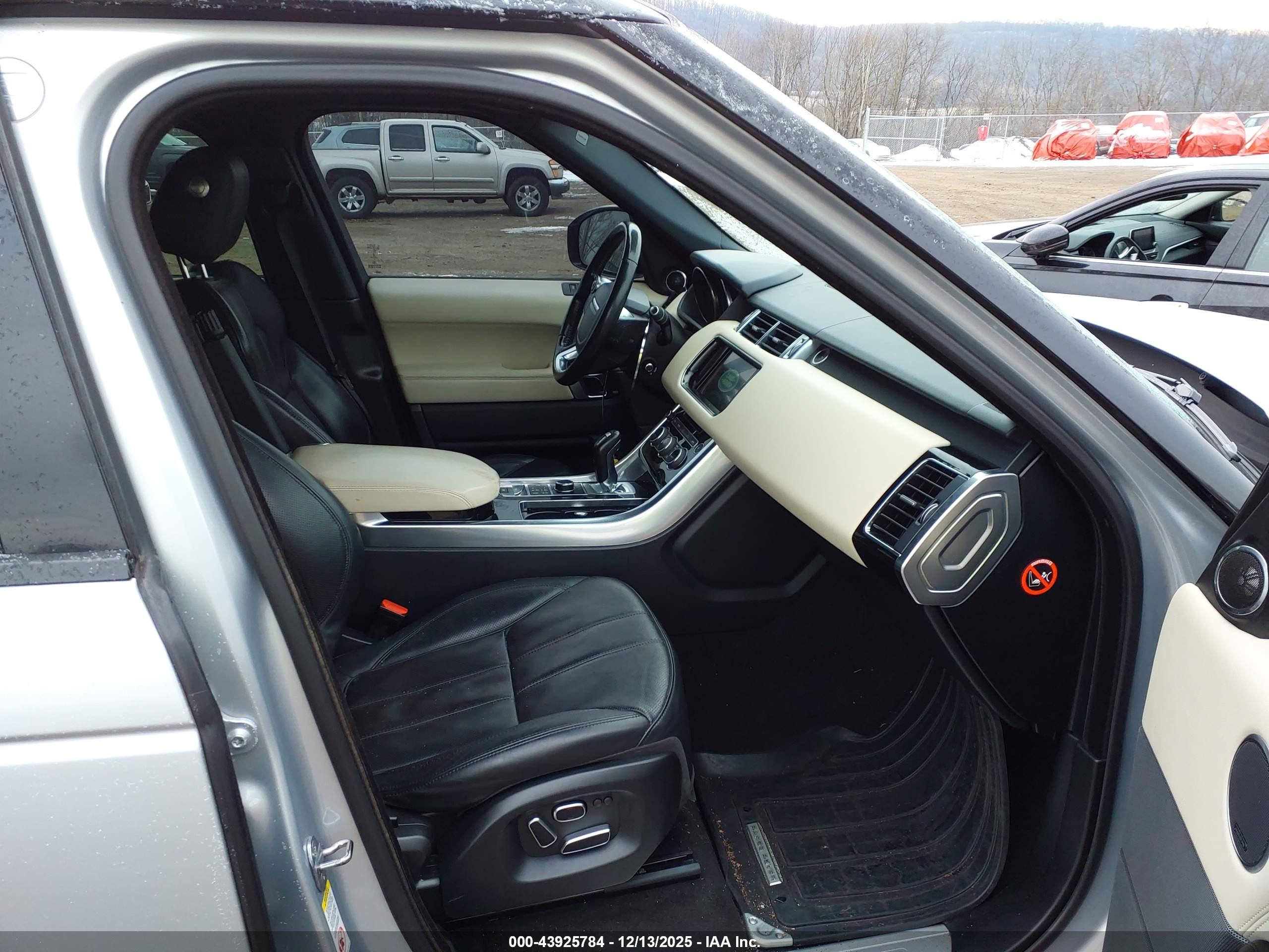 LAND ROVER image 5