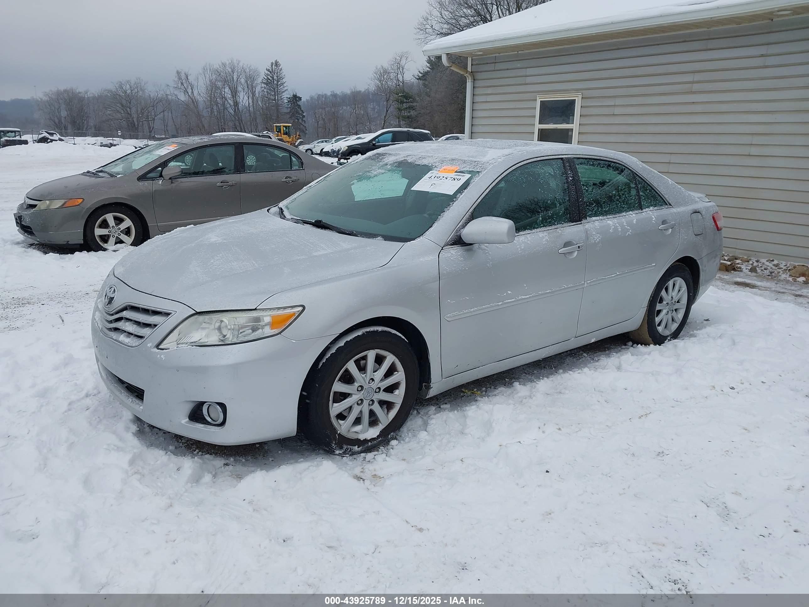 TOYOTA CAMRY image 2