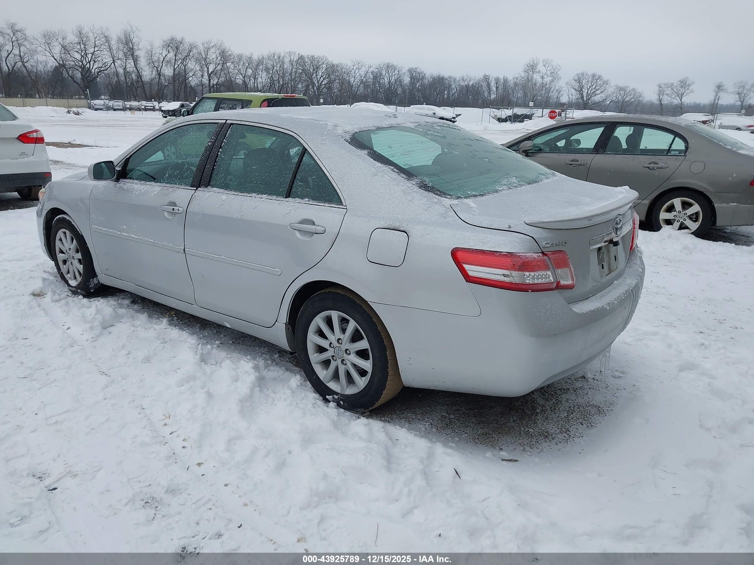 TOYOTA CAMRY image 3