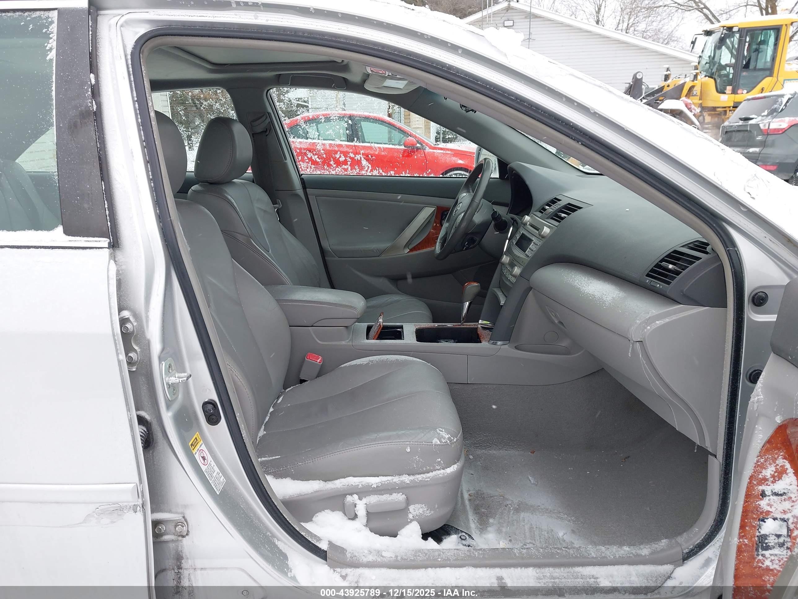 TOYOTA CAMRY image 5