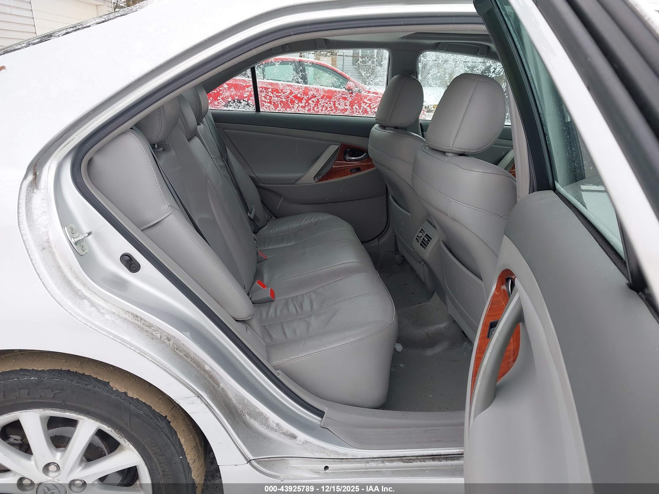 TOYOTA CAMRY image 8