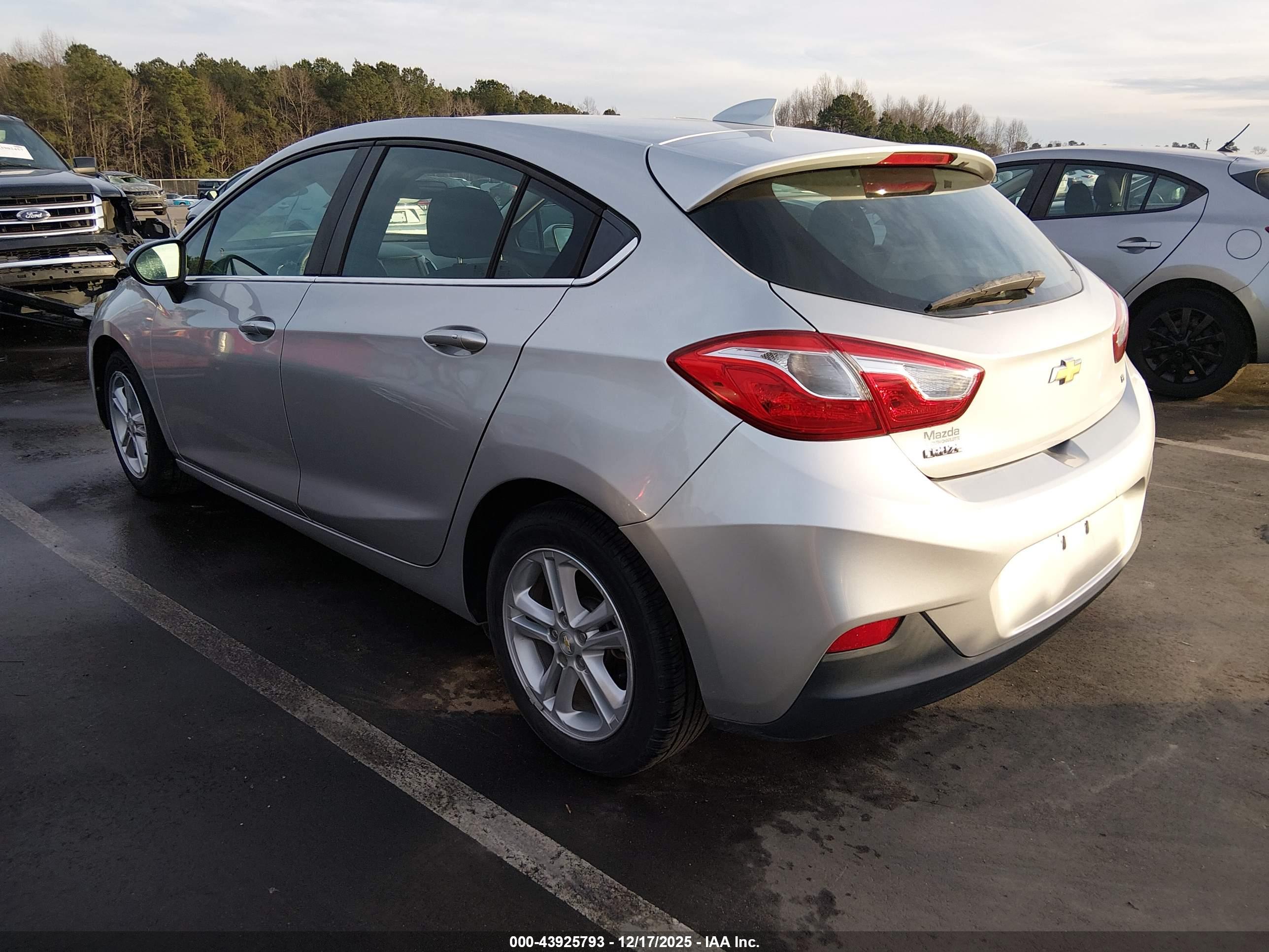 CHEVROLET CRUZE image 3