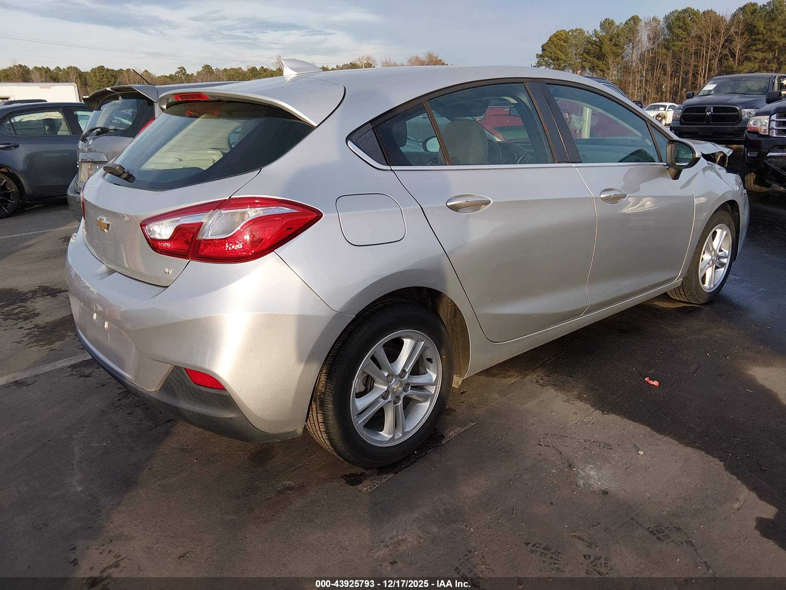 CHEVROLET CRUZE image 4