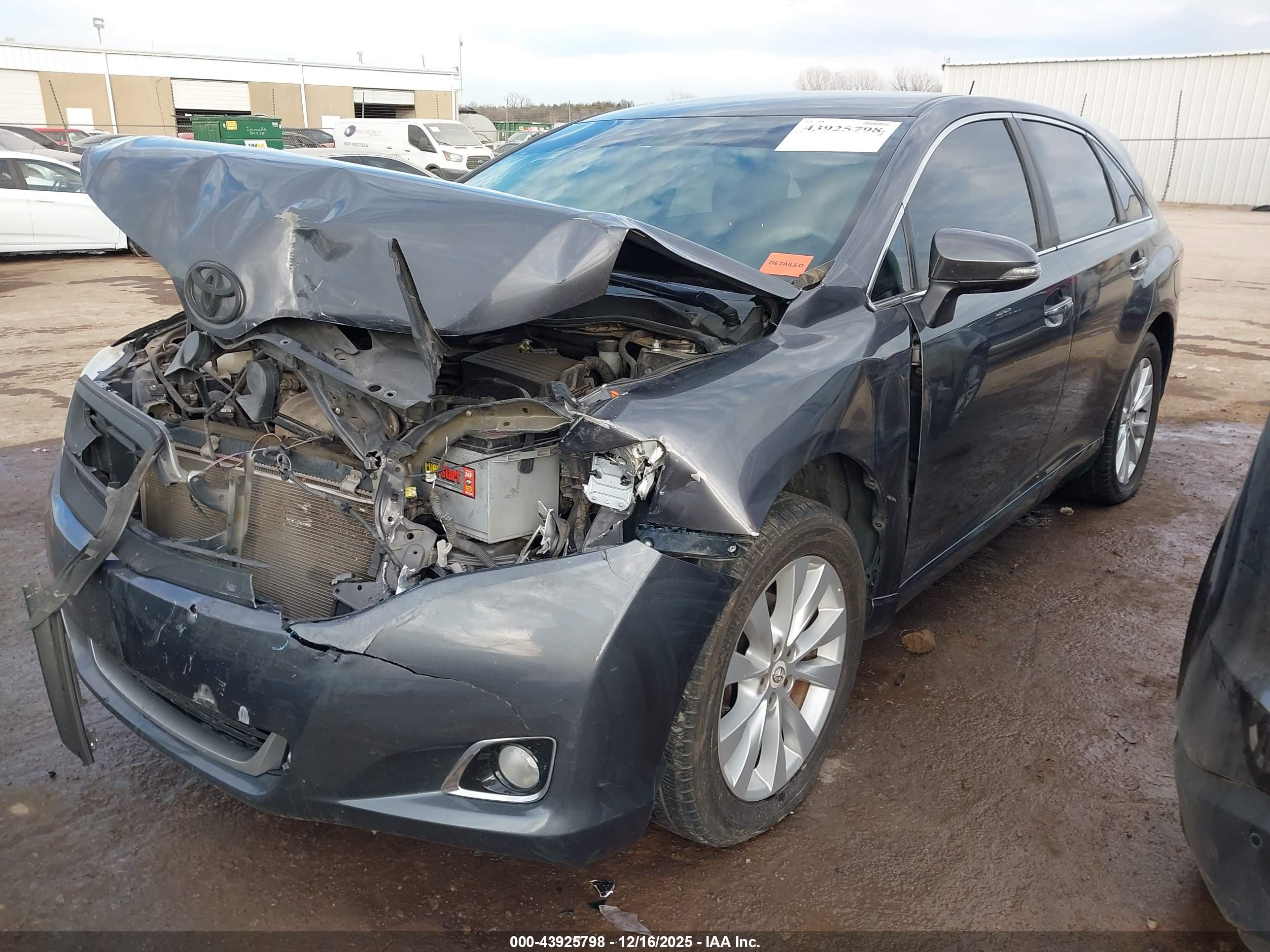 TOYOTA VENZA image 2
