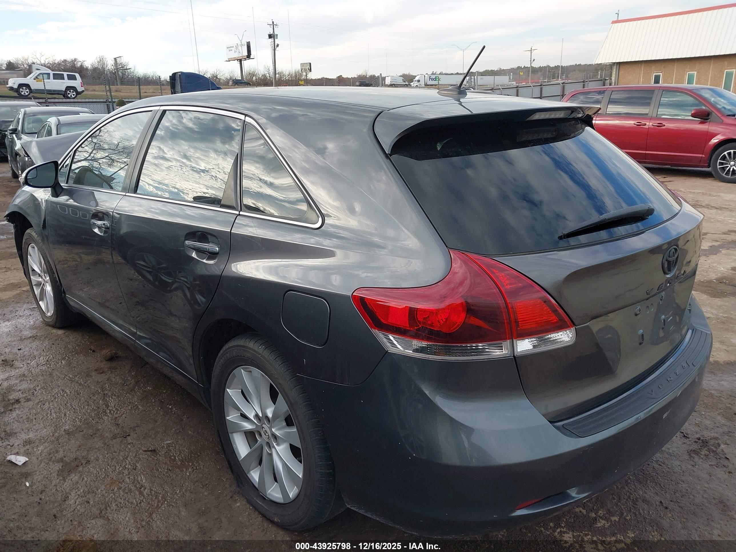 TOYOTA VENZA image 3