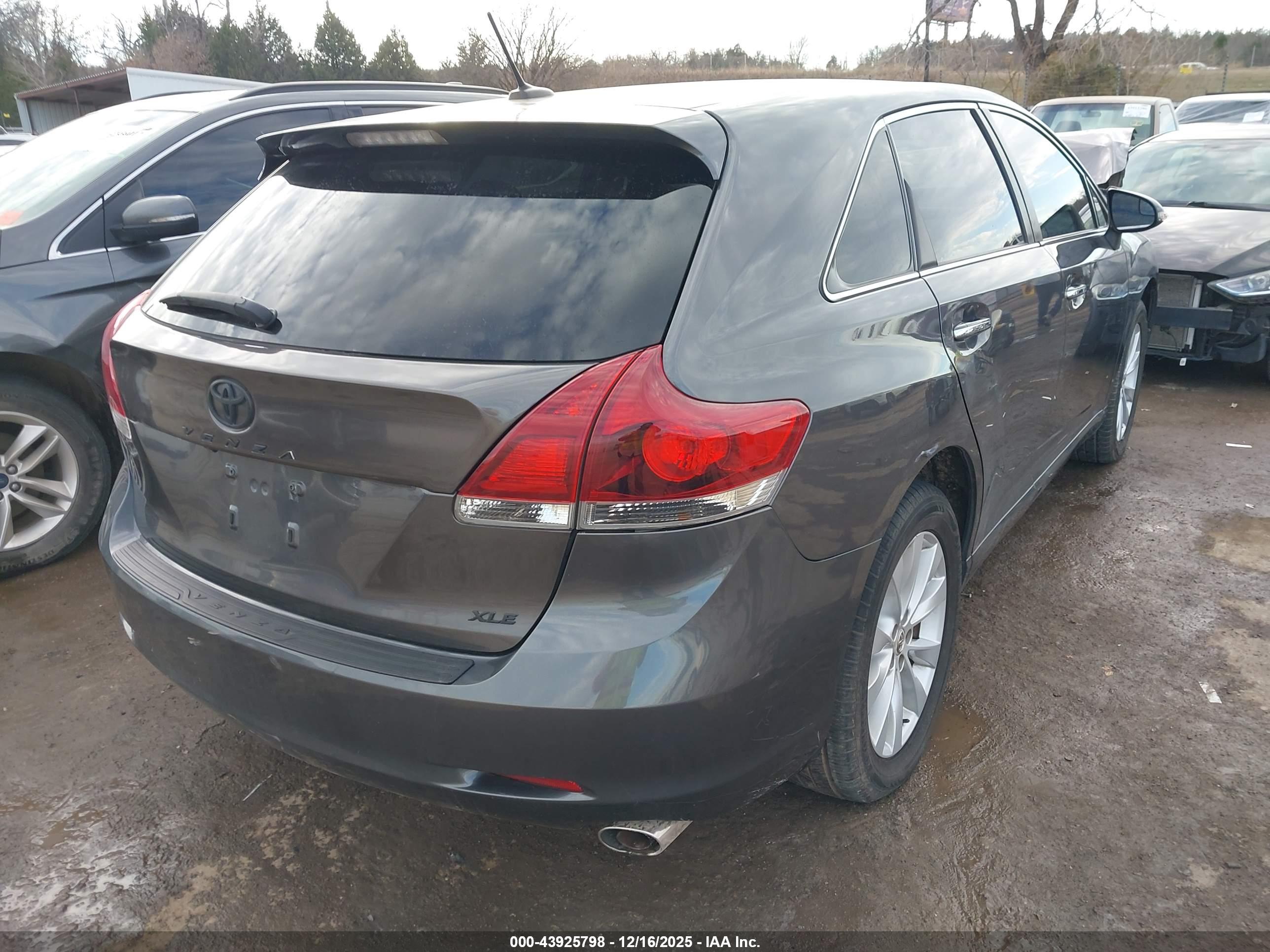 TOYOTA VENZA image 4