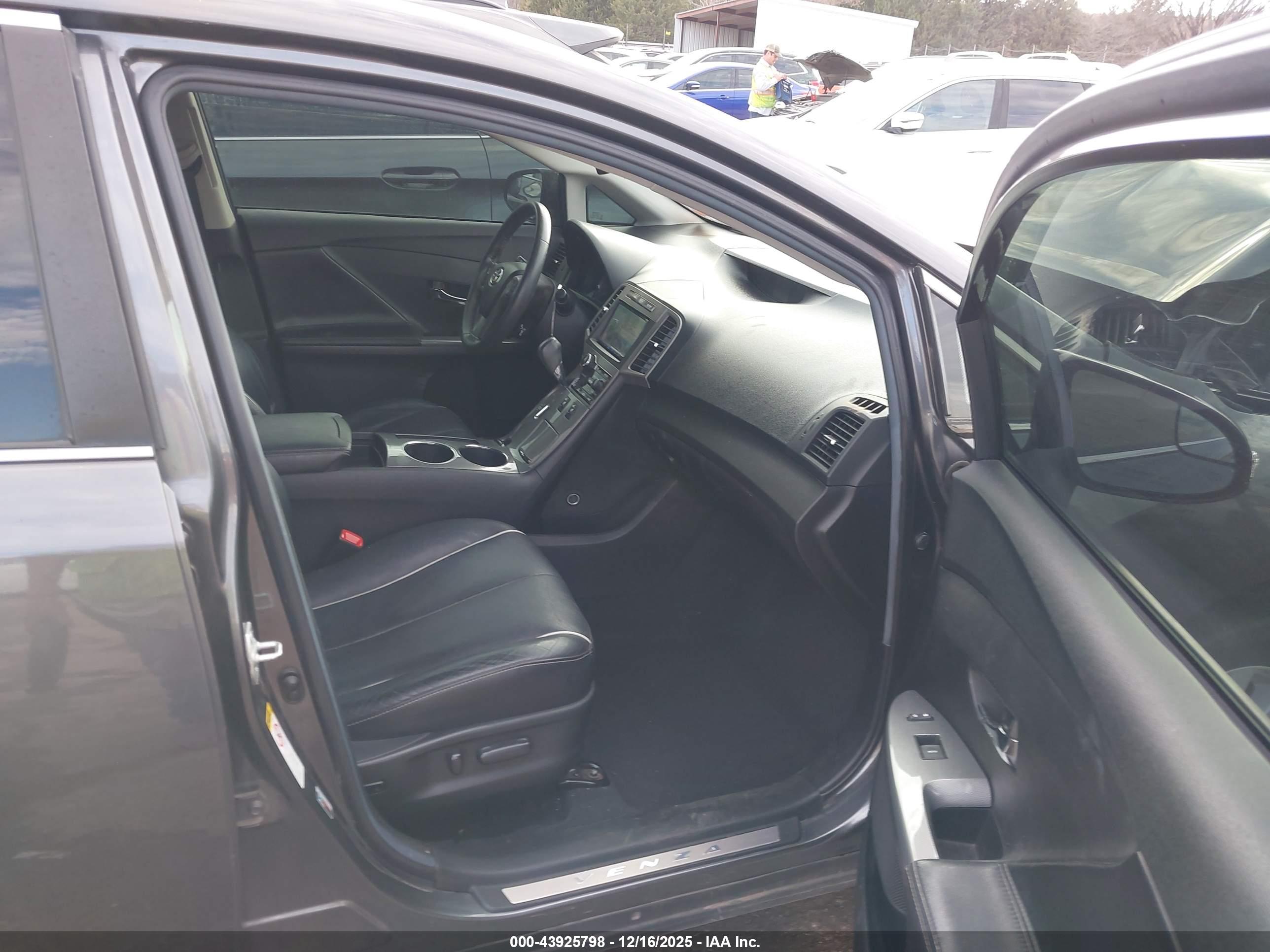 TOYOTA VENZA image 5