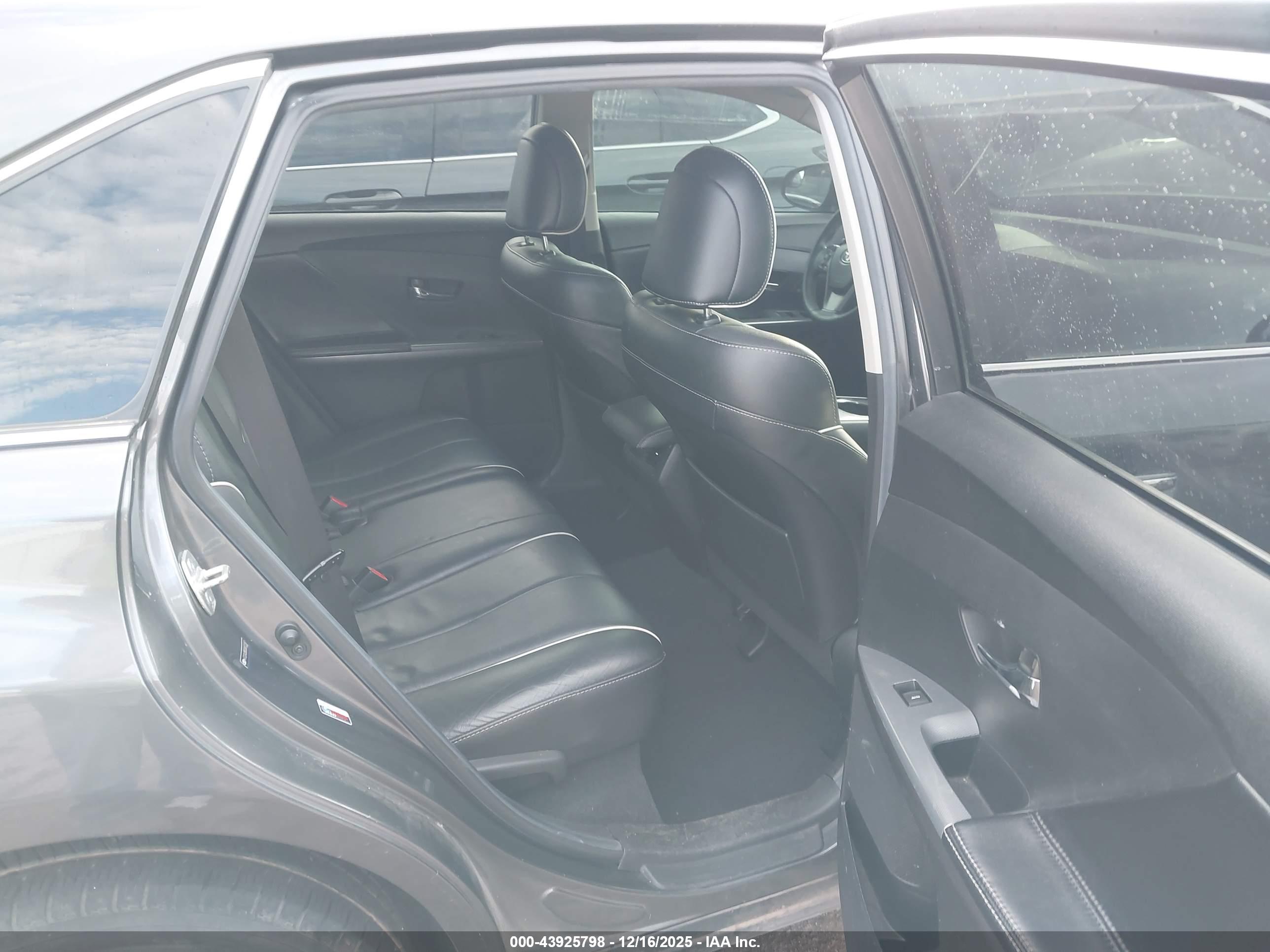 TOYOTA VENZA image 8