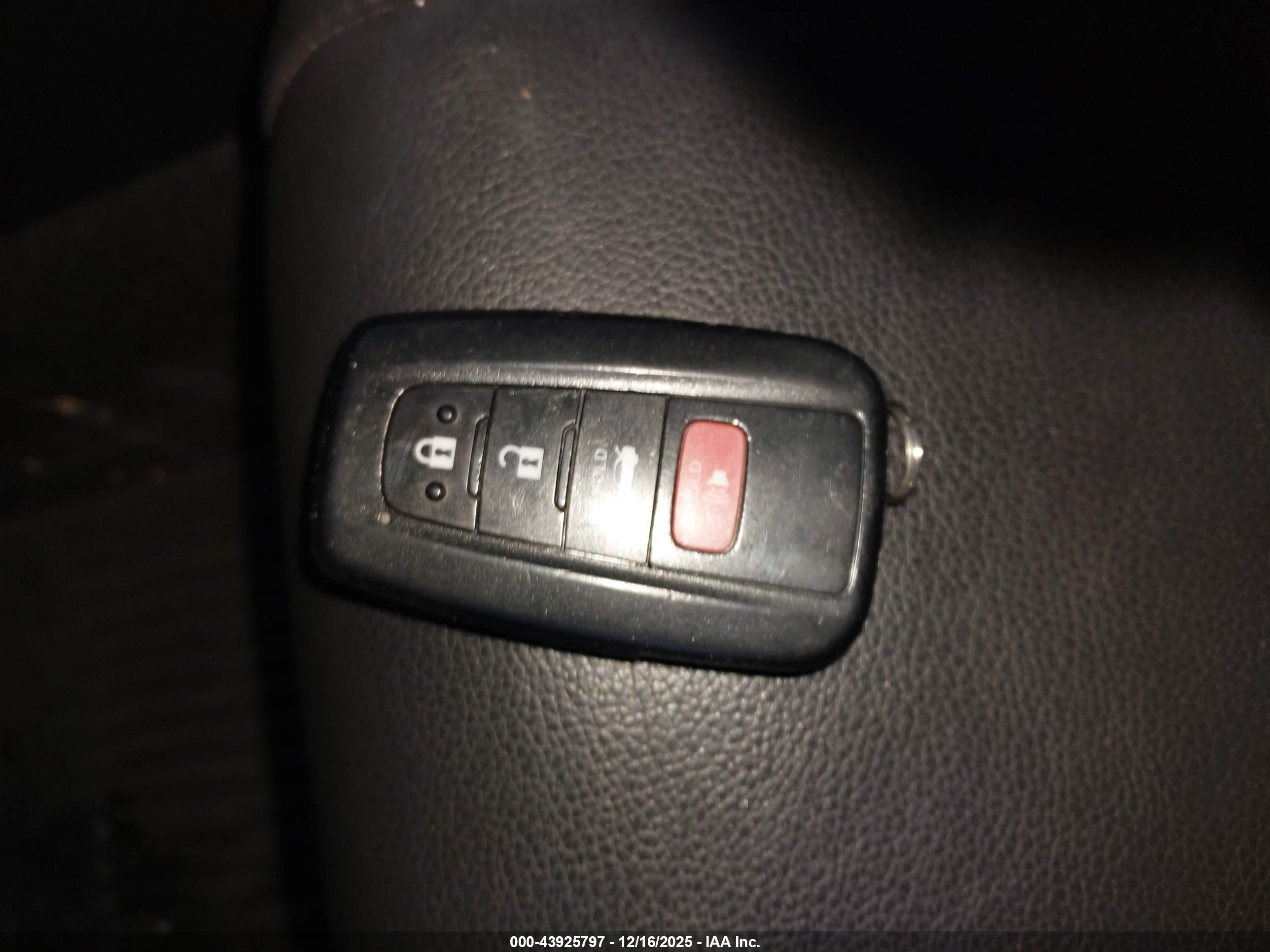 TOYOTA COROLLA image 11