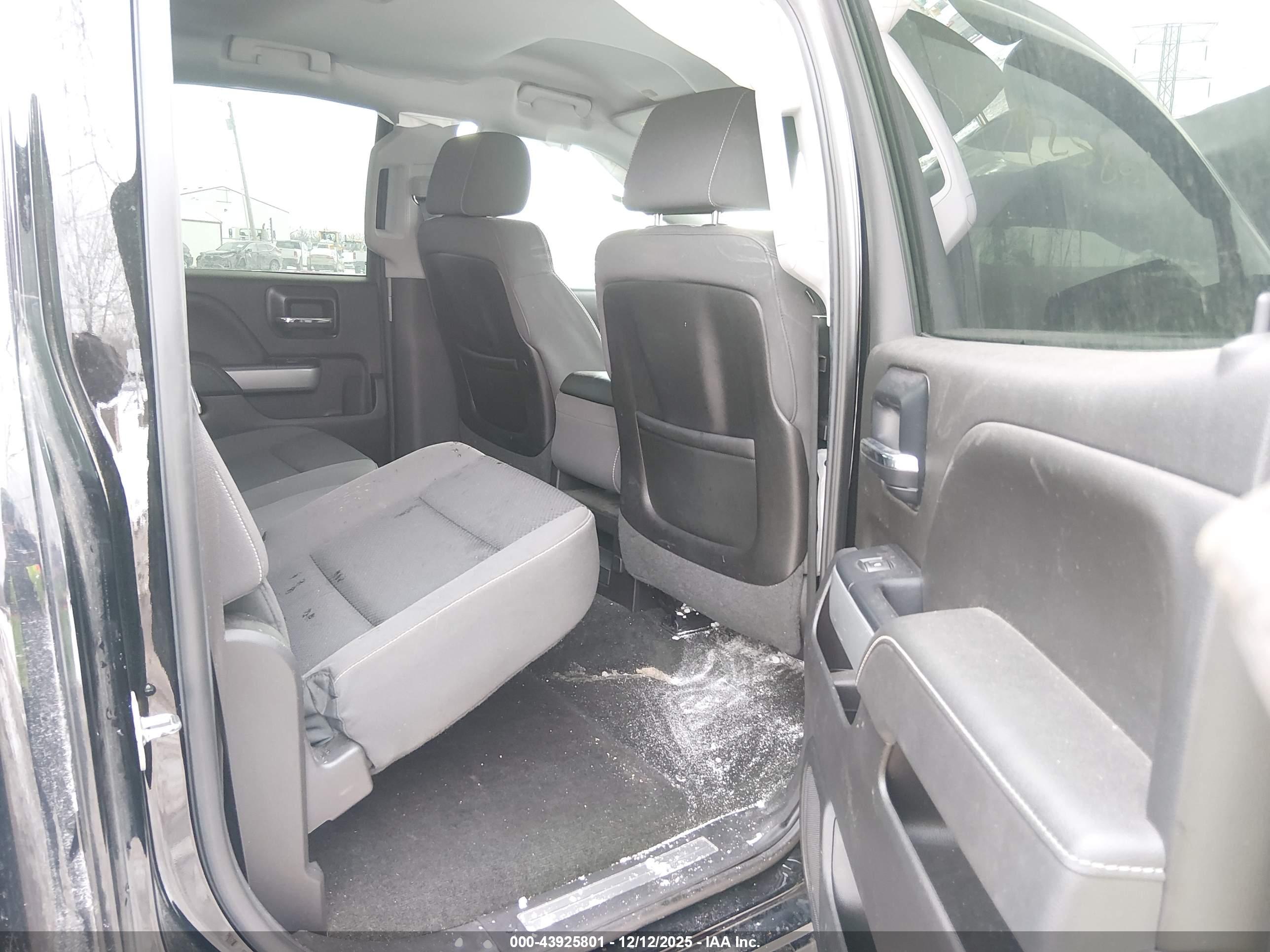 CHEVROLET SILVERADO image 8