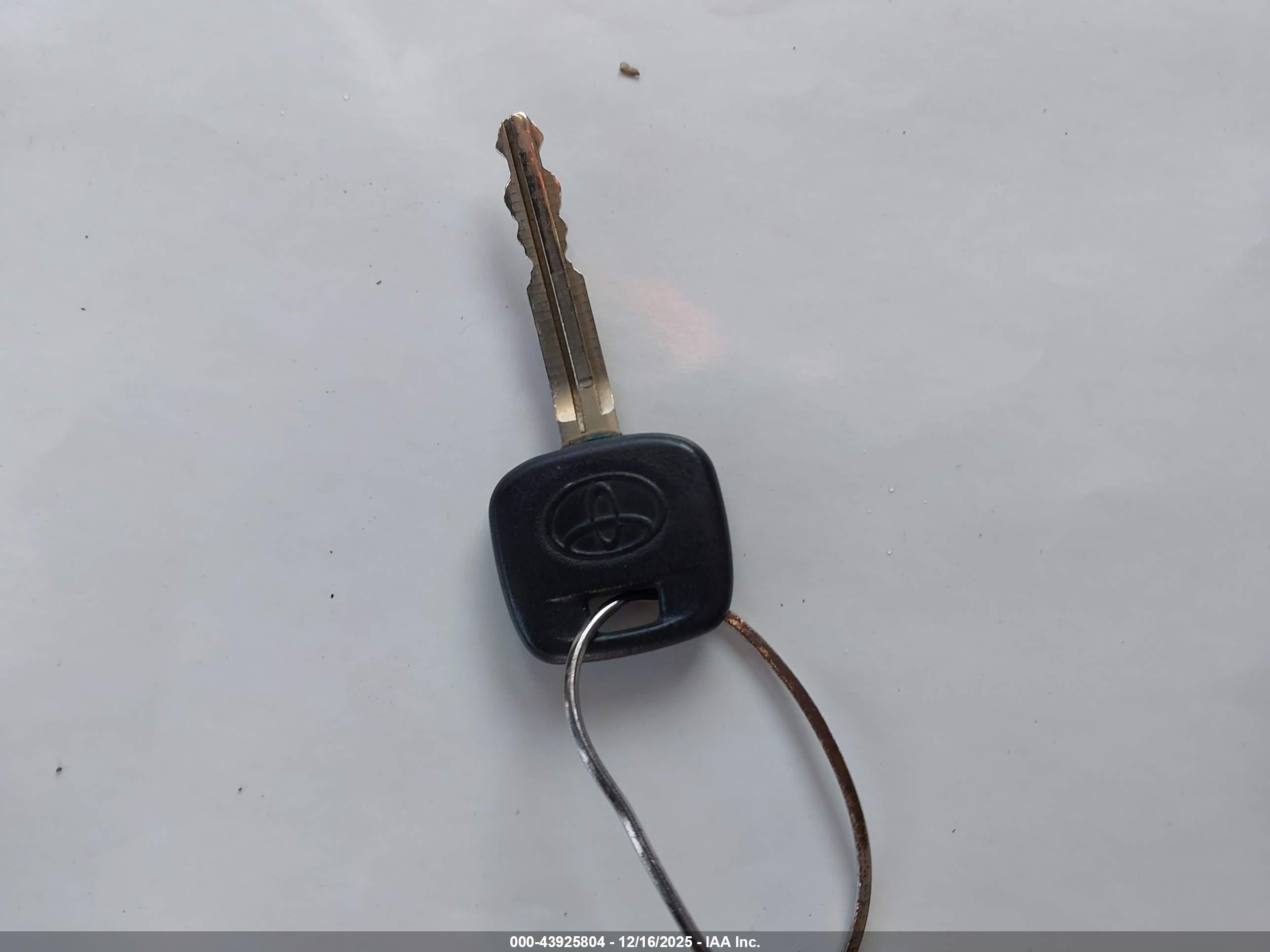 TOYOTA YARIS image 11