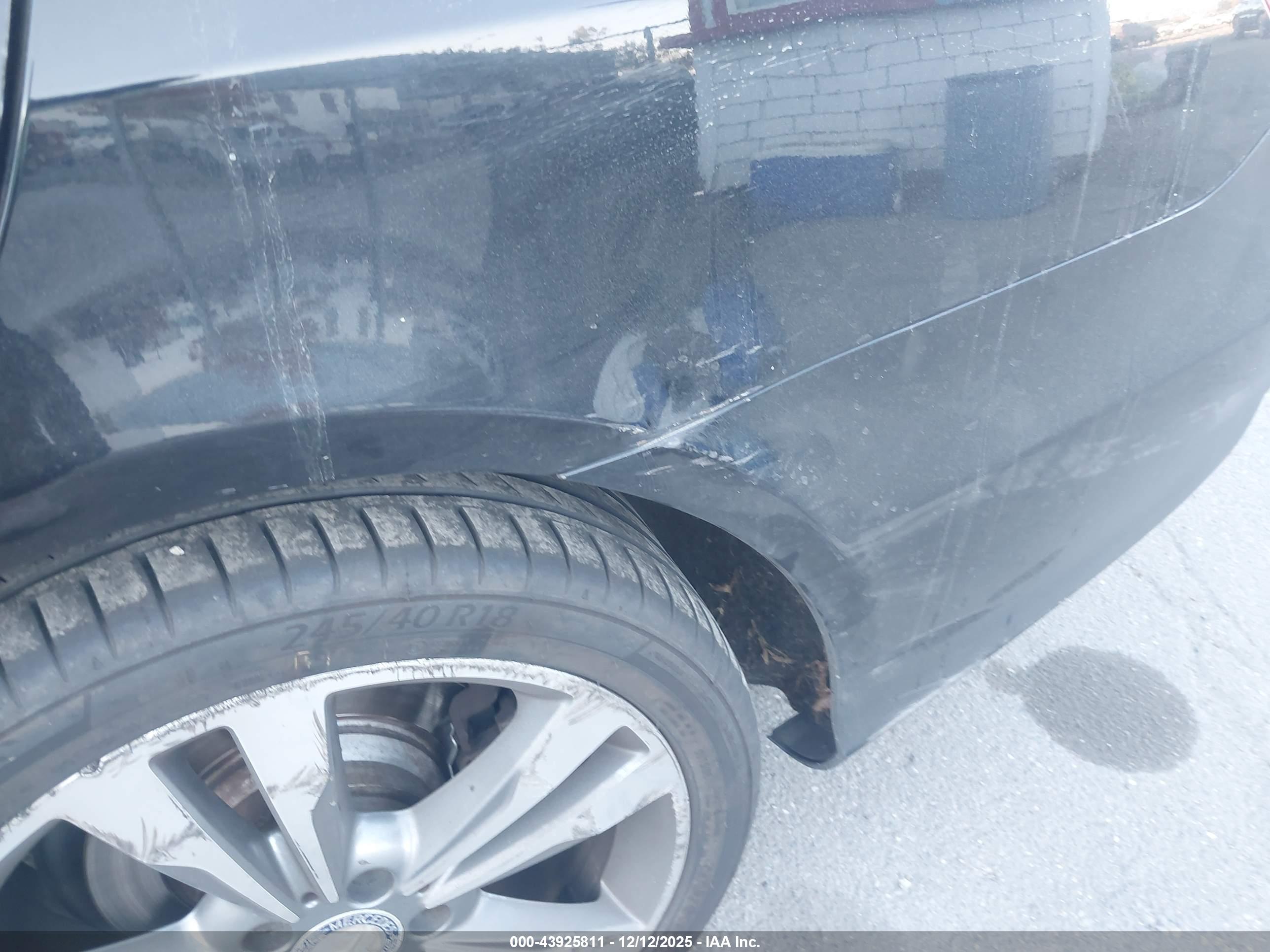 MERCEDES-BENZ E image 6