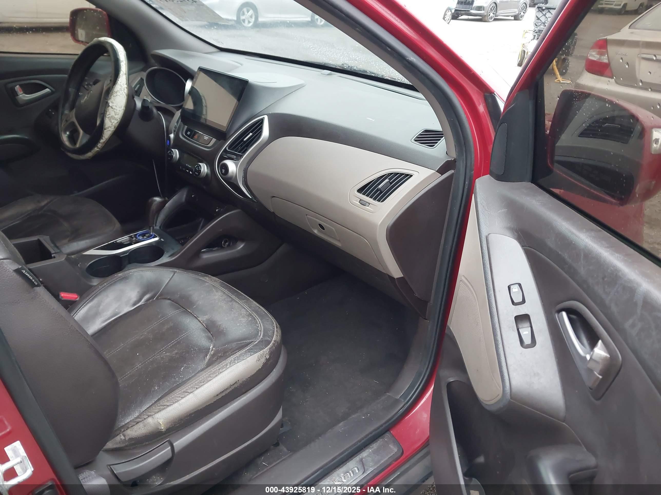 HYUNDAI TUCSON image 5