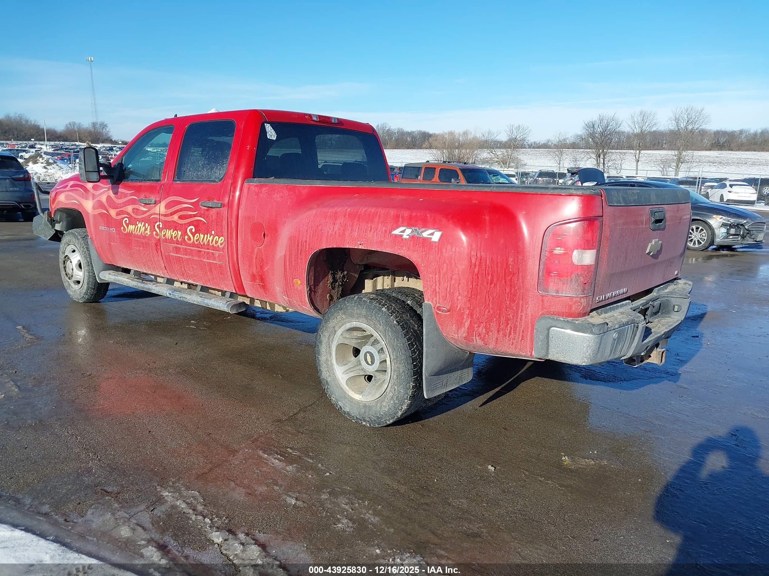 CHEVROLET SILVERADO image 3