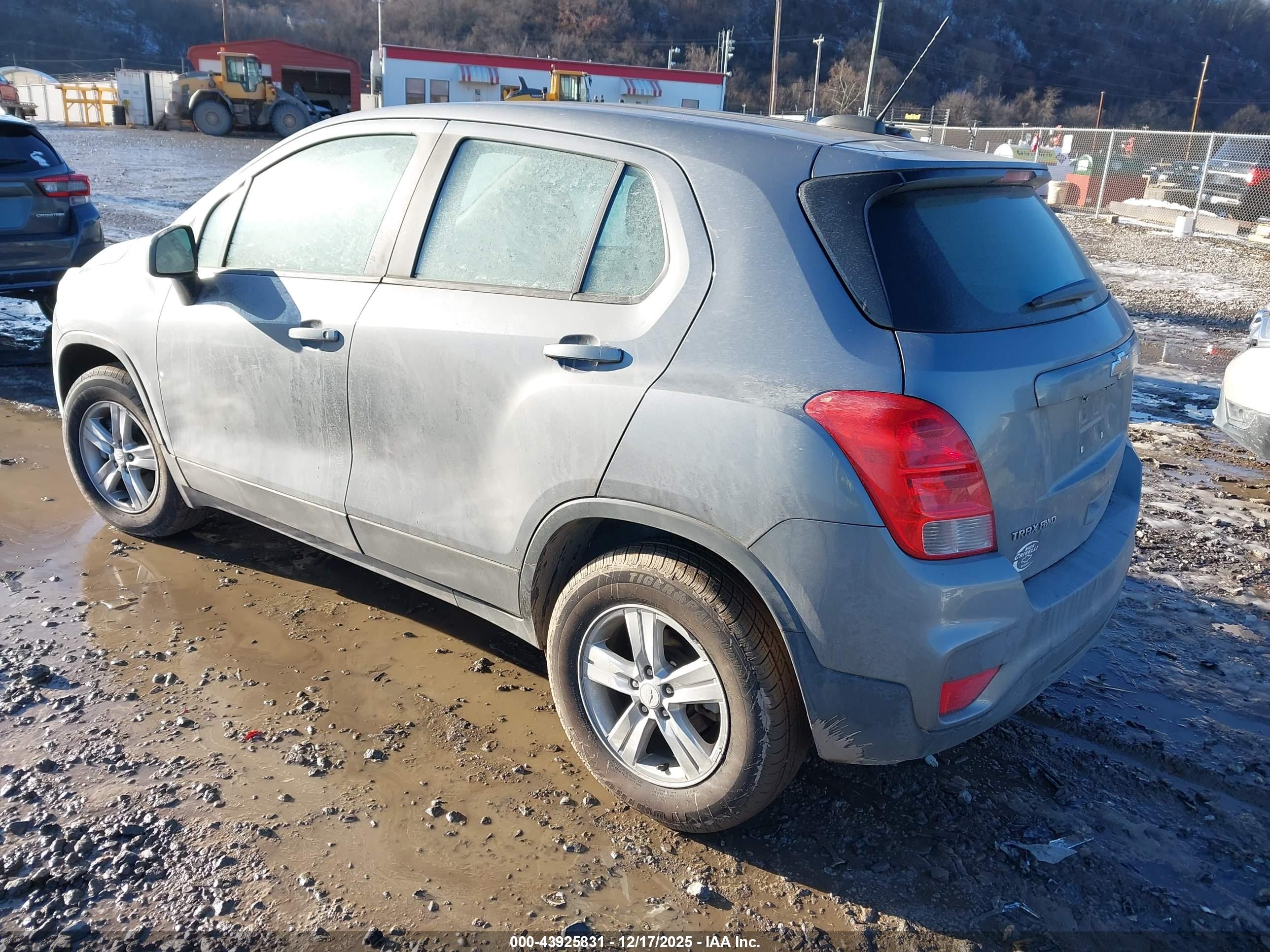 CHEVROLET TRAX image 3