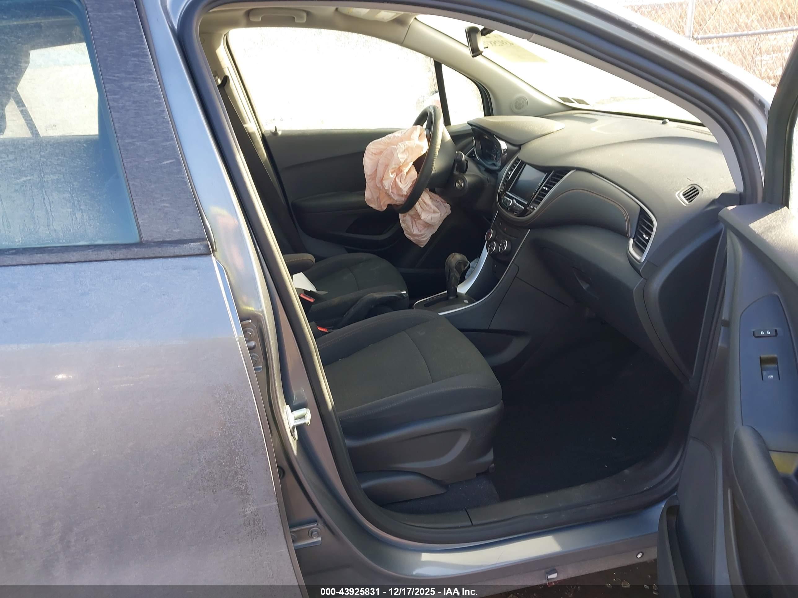 CHEVROLET TRAX image 5
