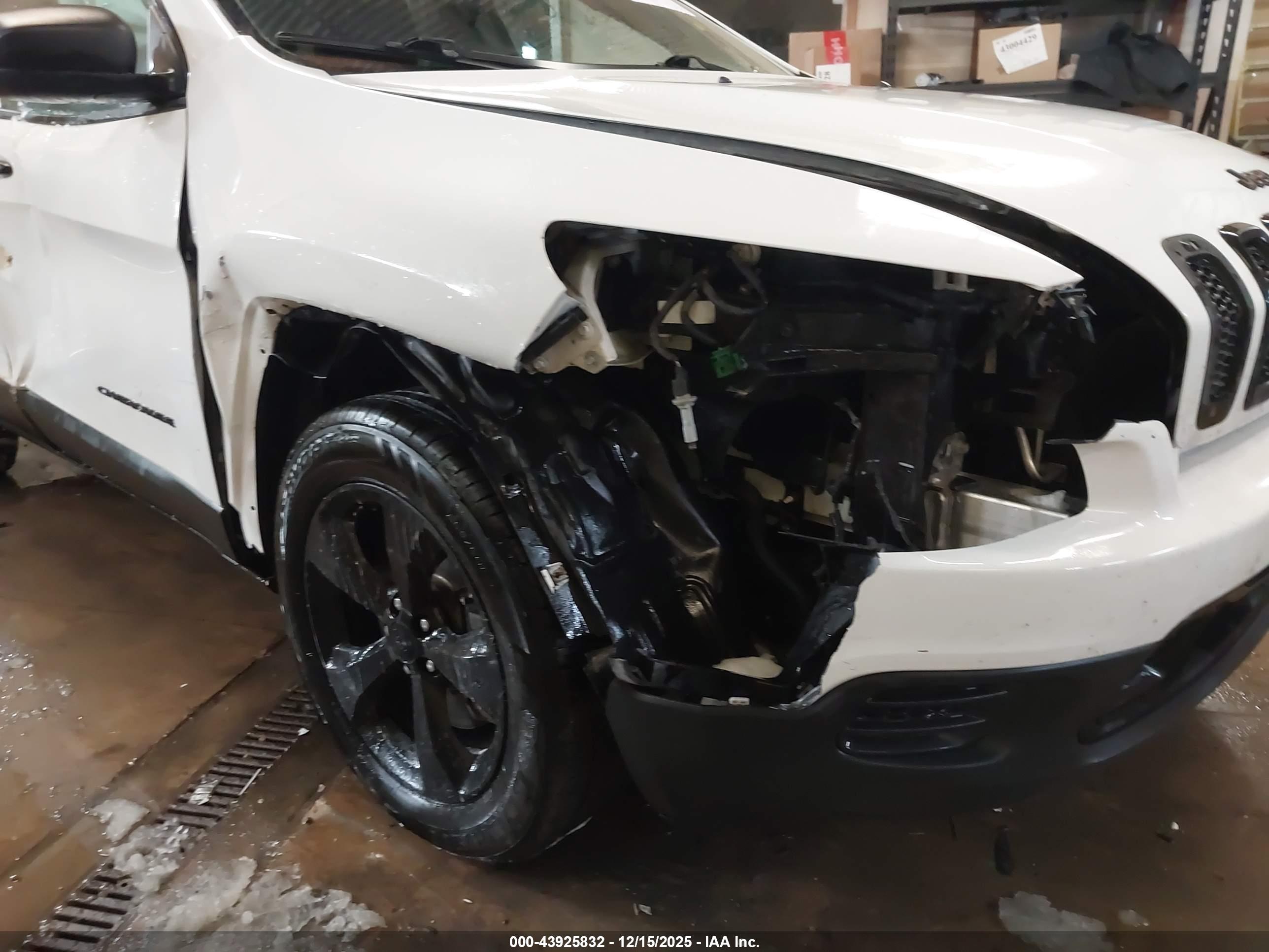 JEEP CHEROKEE image 6