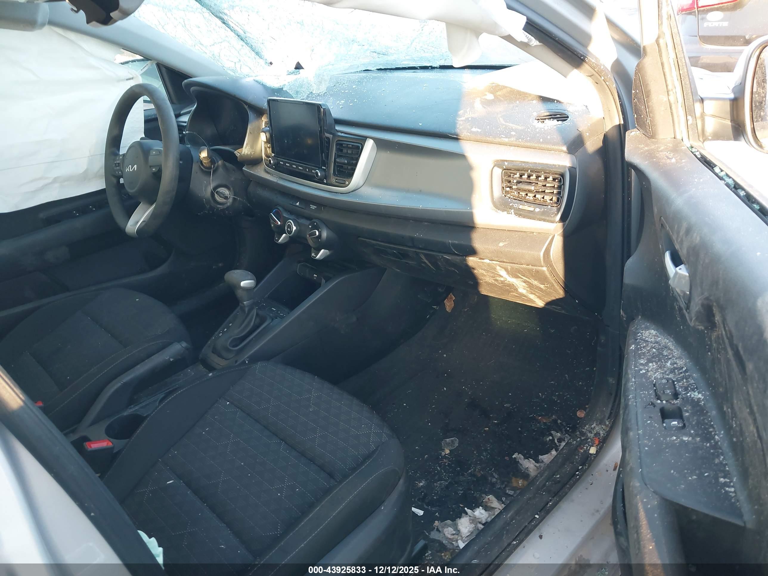 KIA RIO image 5