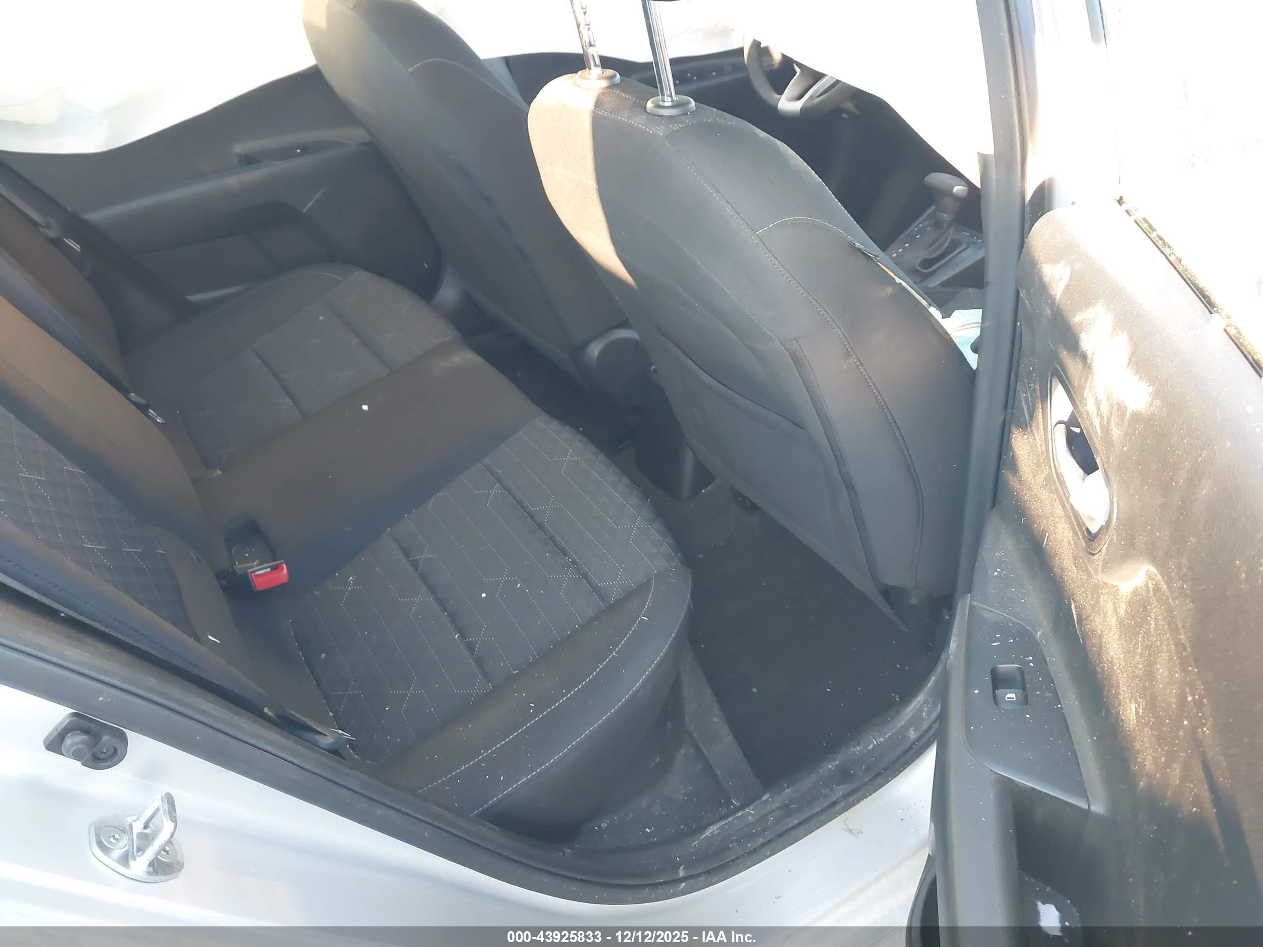 KIA RIO image 8
