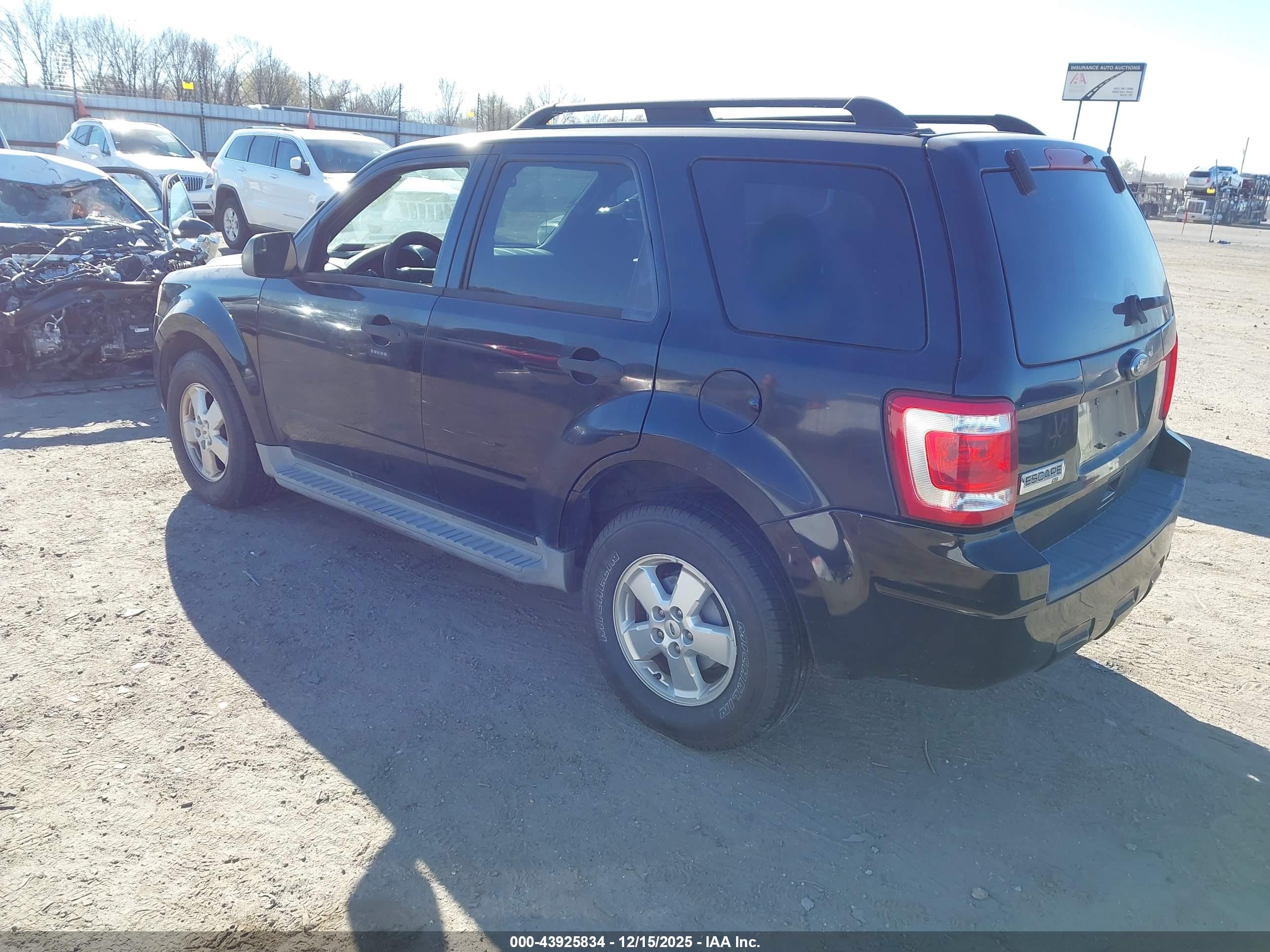 FORD ESCAPE image 3