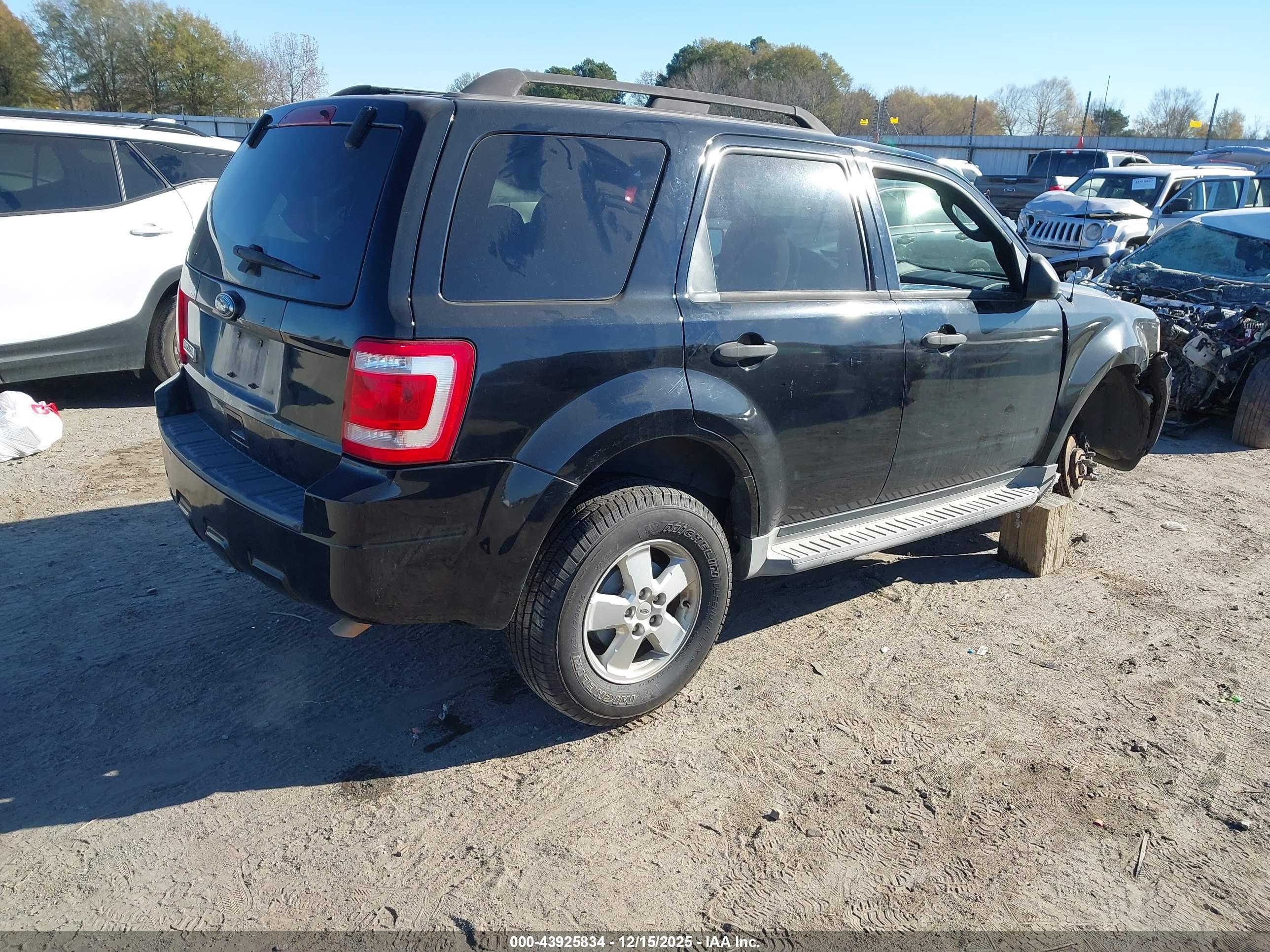 FORD ESCAPE image 4