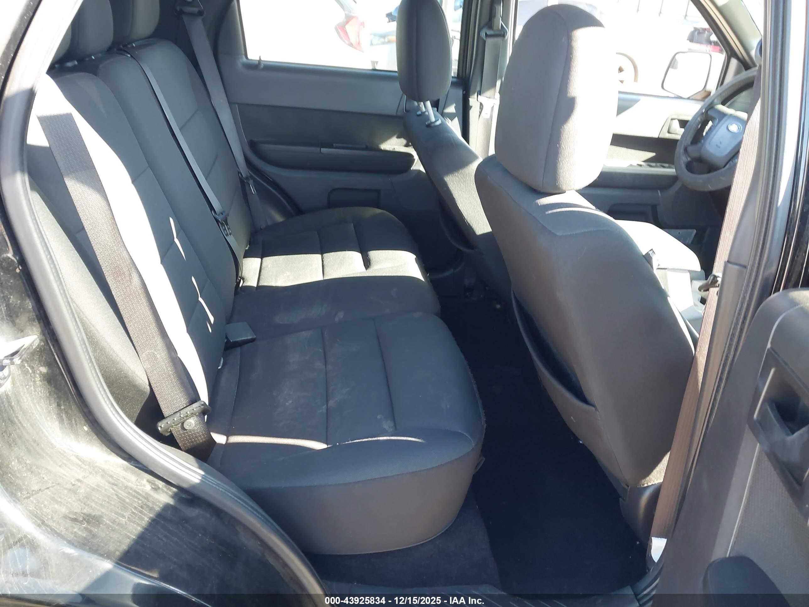 FORD ESCAPE image 8