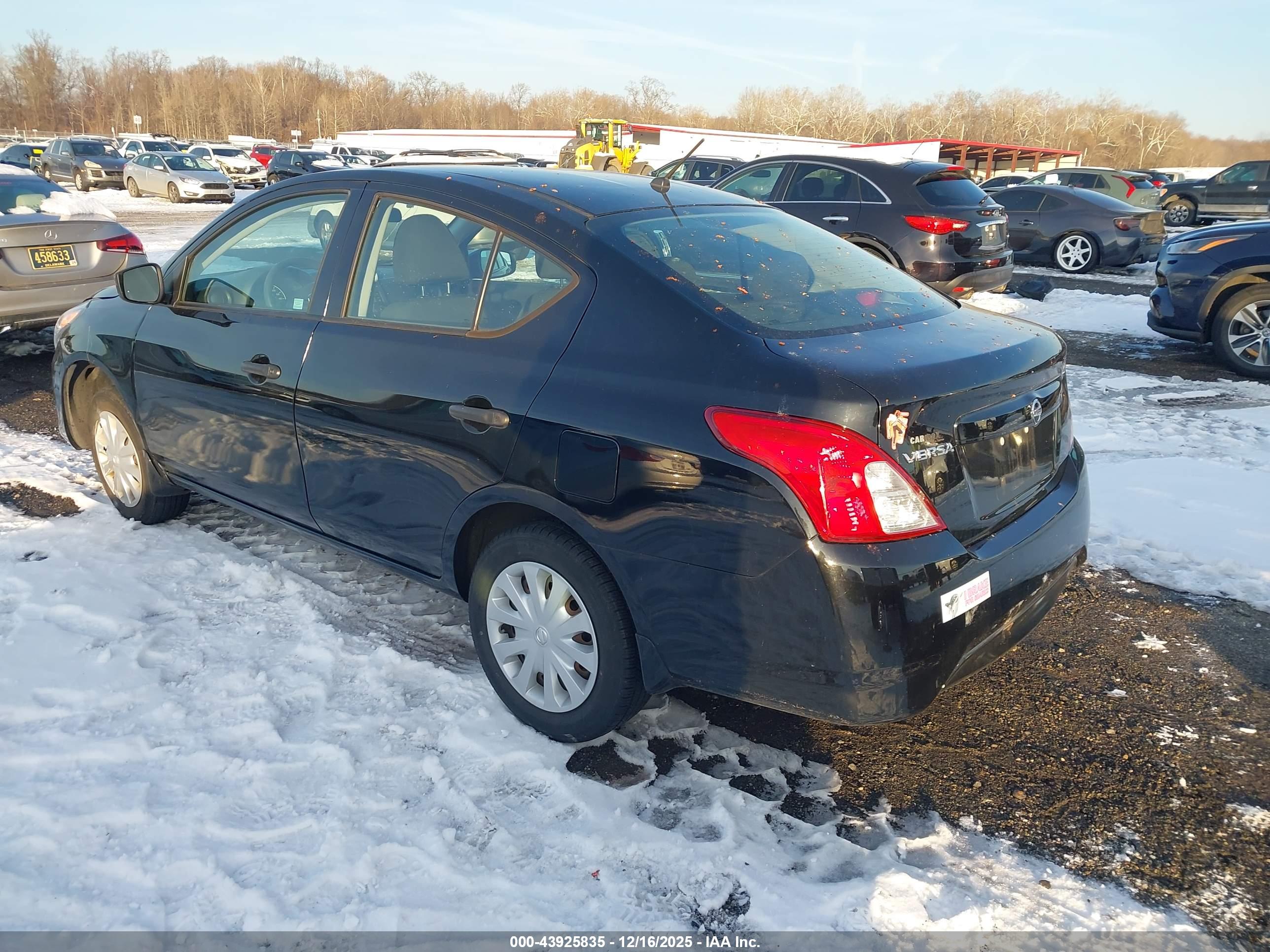 NISSAN VERSA image 3