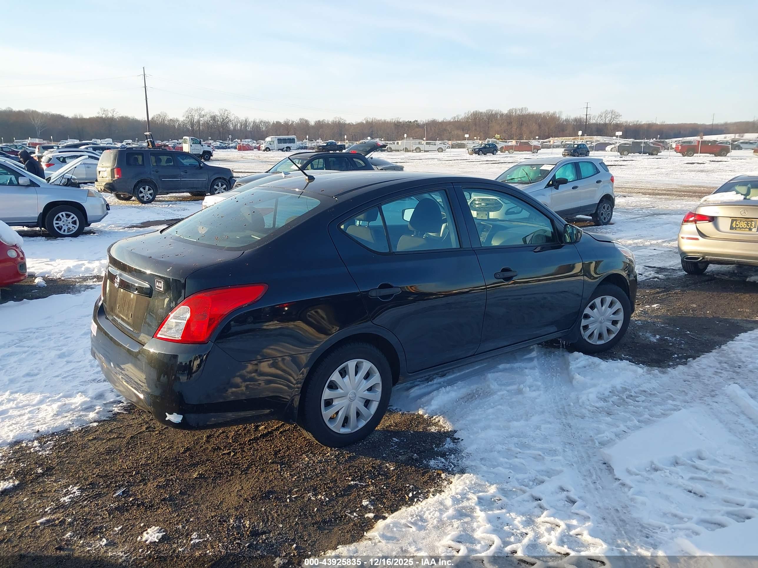 NISSAN VERSA image 4