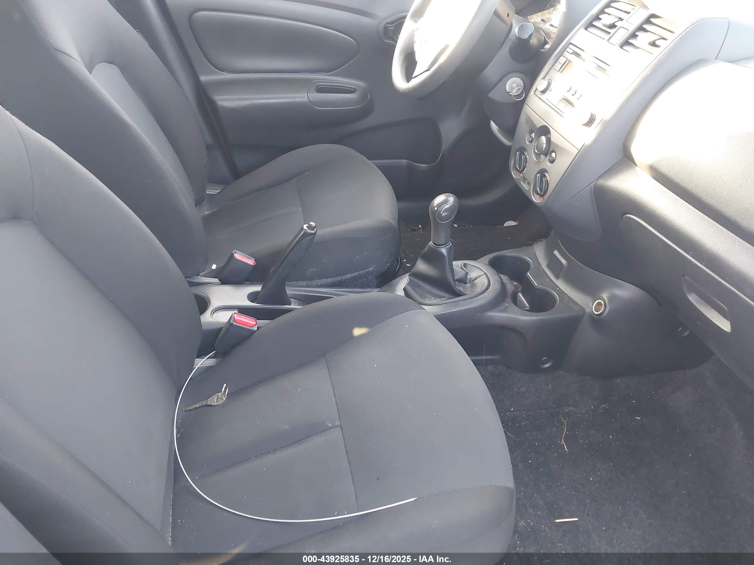 NISSAN VERSA image 5