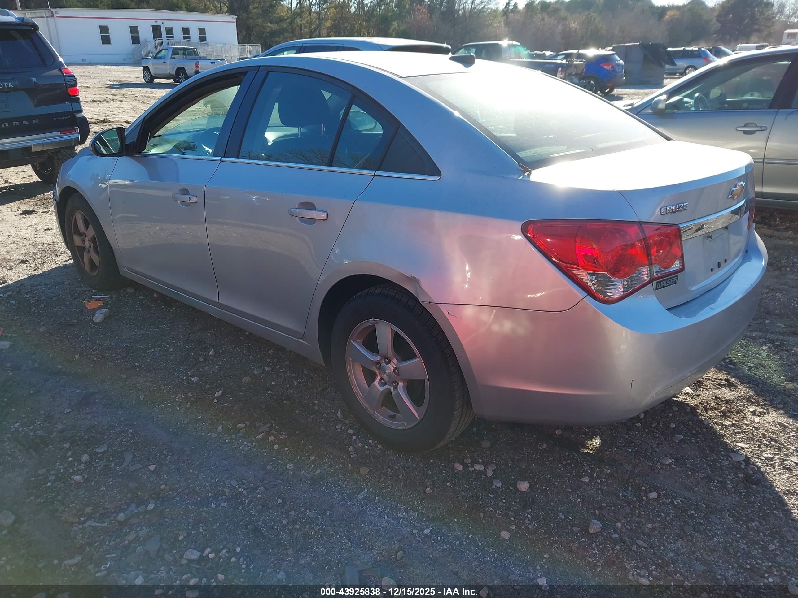 CHEVROLET CRUZE image 3