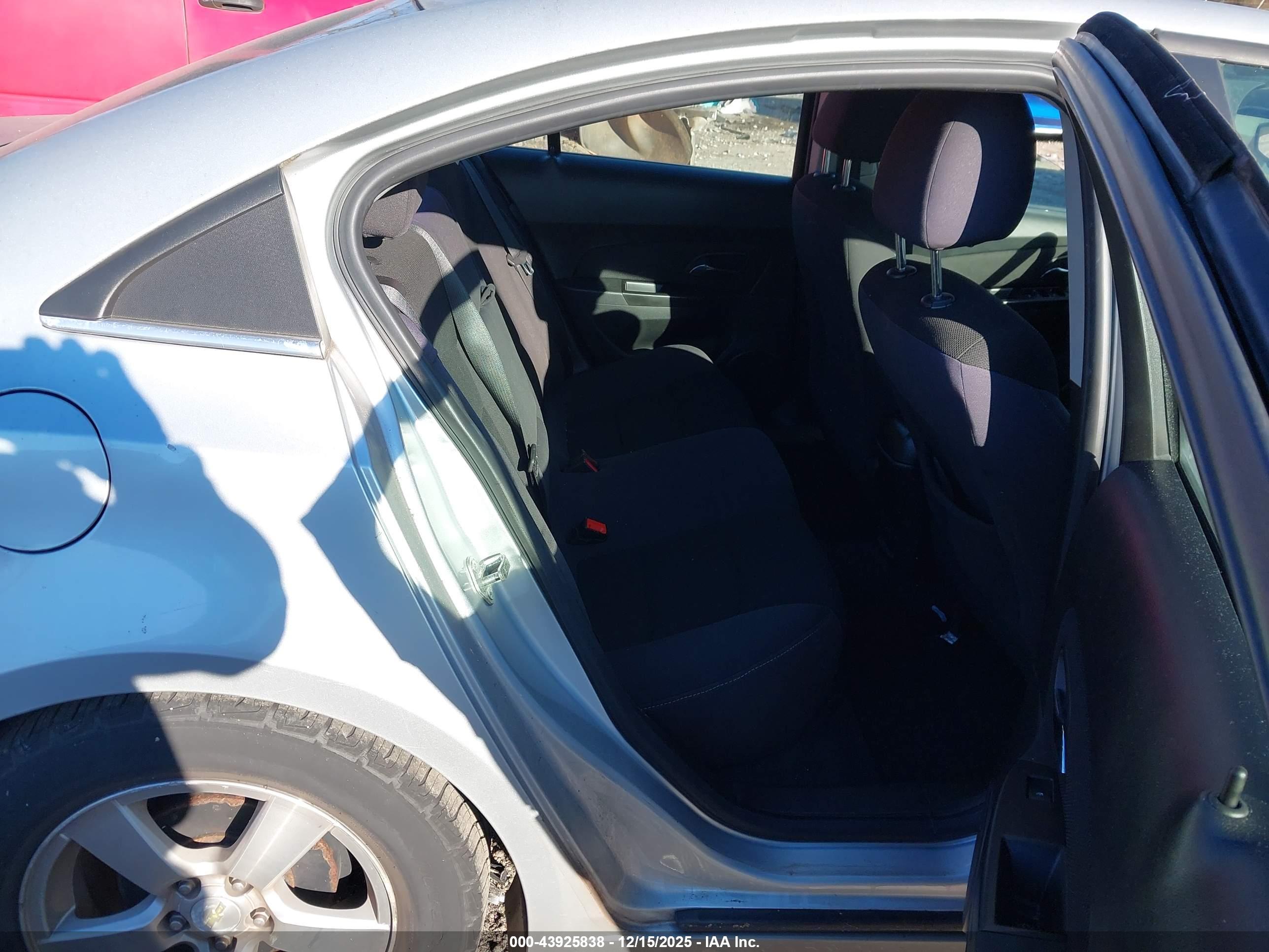 CHEVROLET CRUZE image 8
