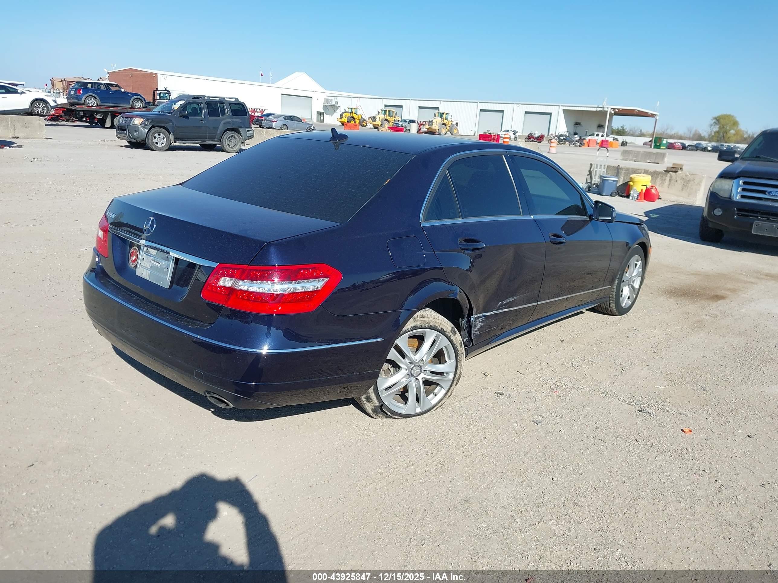 MERCEDES-BENZ E image 6