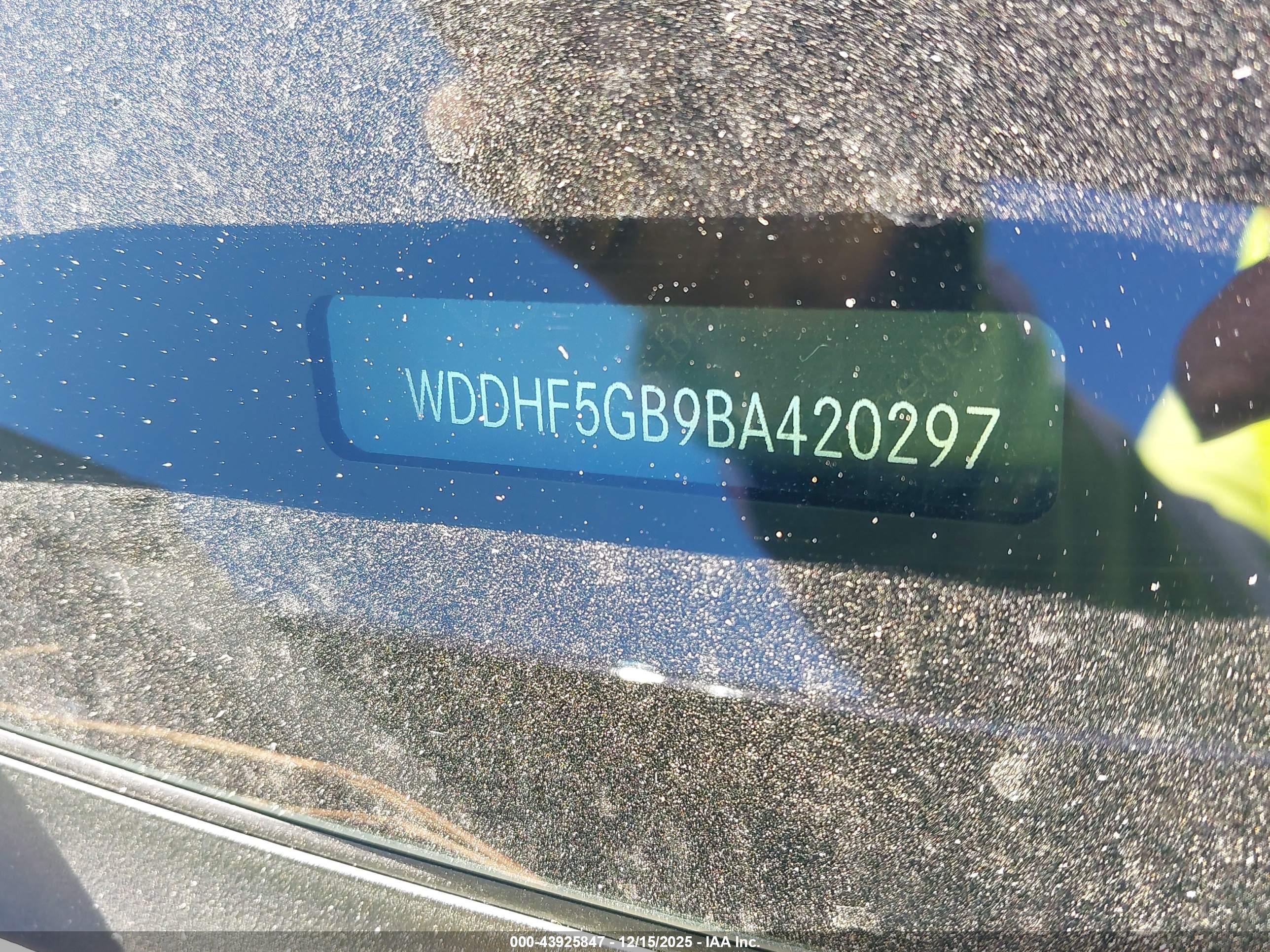 MERCEDES-BENZ E image 9