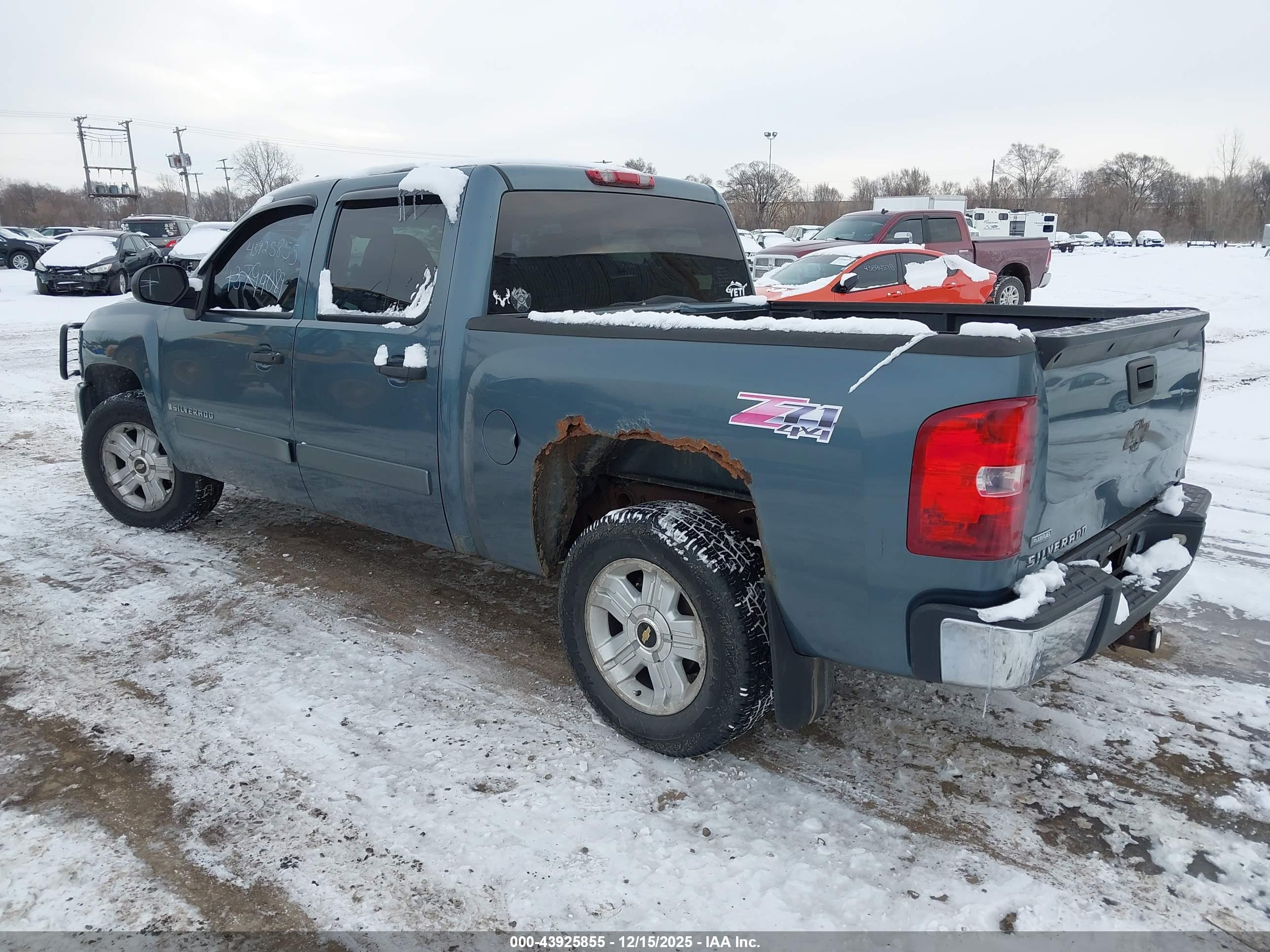 CHEVROLET SILVERADO image 3